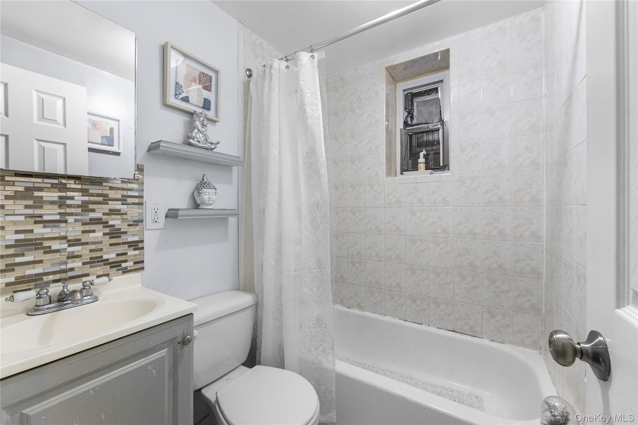 #7 photo, 1031 E 216th Street, Бронкс ‖ Bronx , NY 10469