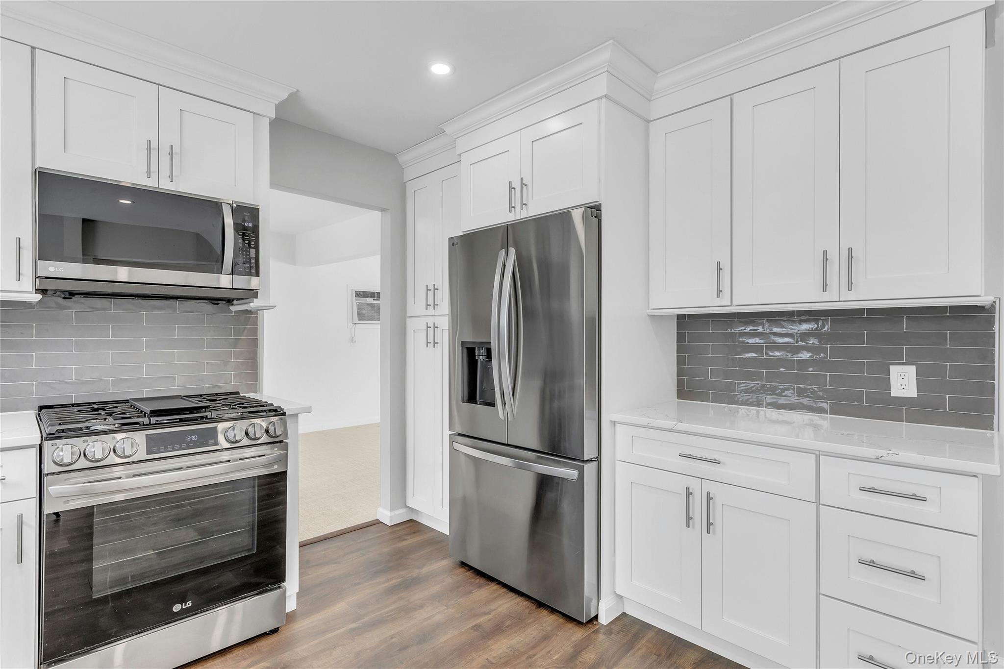 #11 photo, 68 Beaumont Drive, Нассау ‖ Plainview , NY 11803