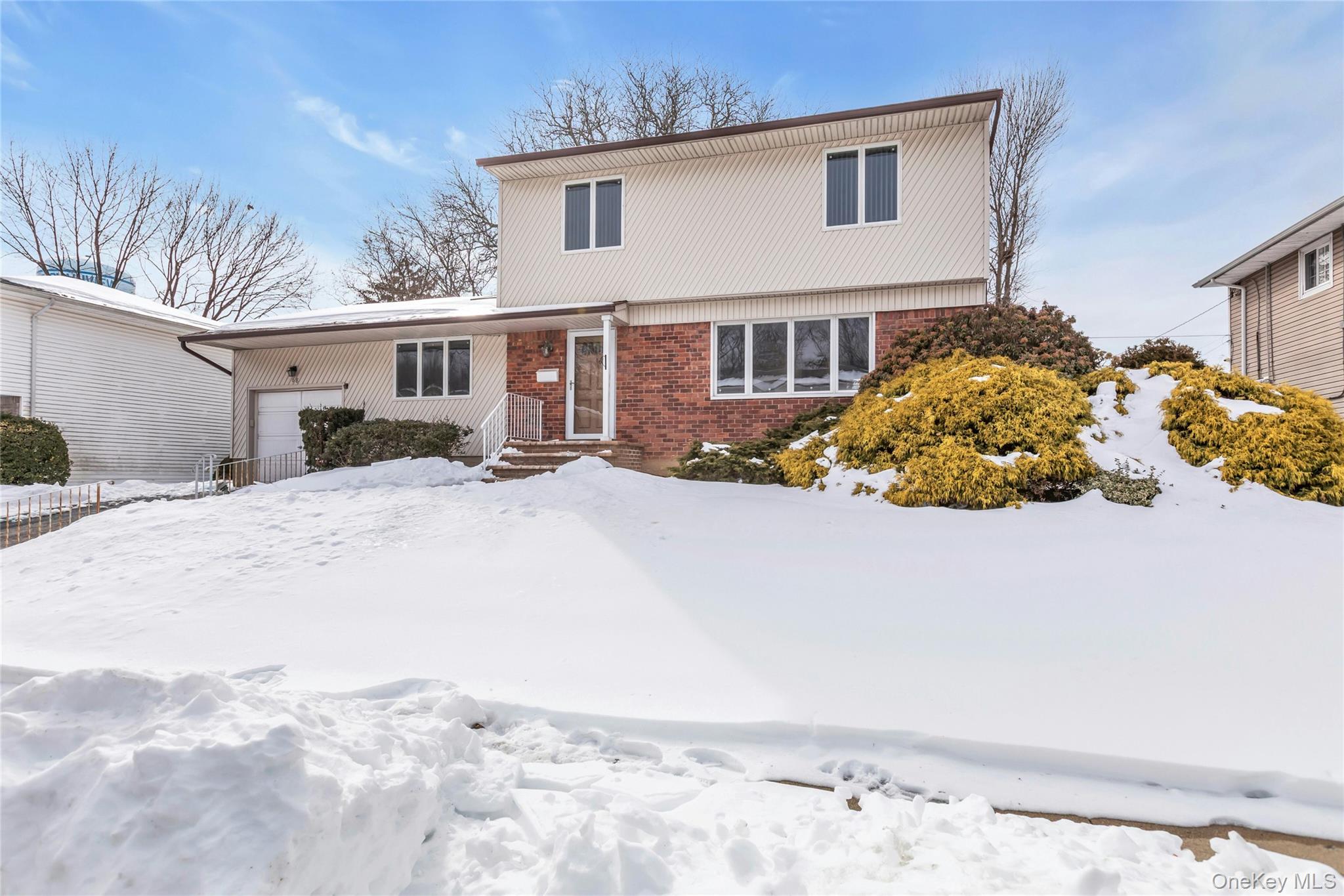 #2 photo, 68 Beaumont Drive, Нассау ‖ Plainview , NY 11803