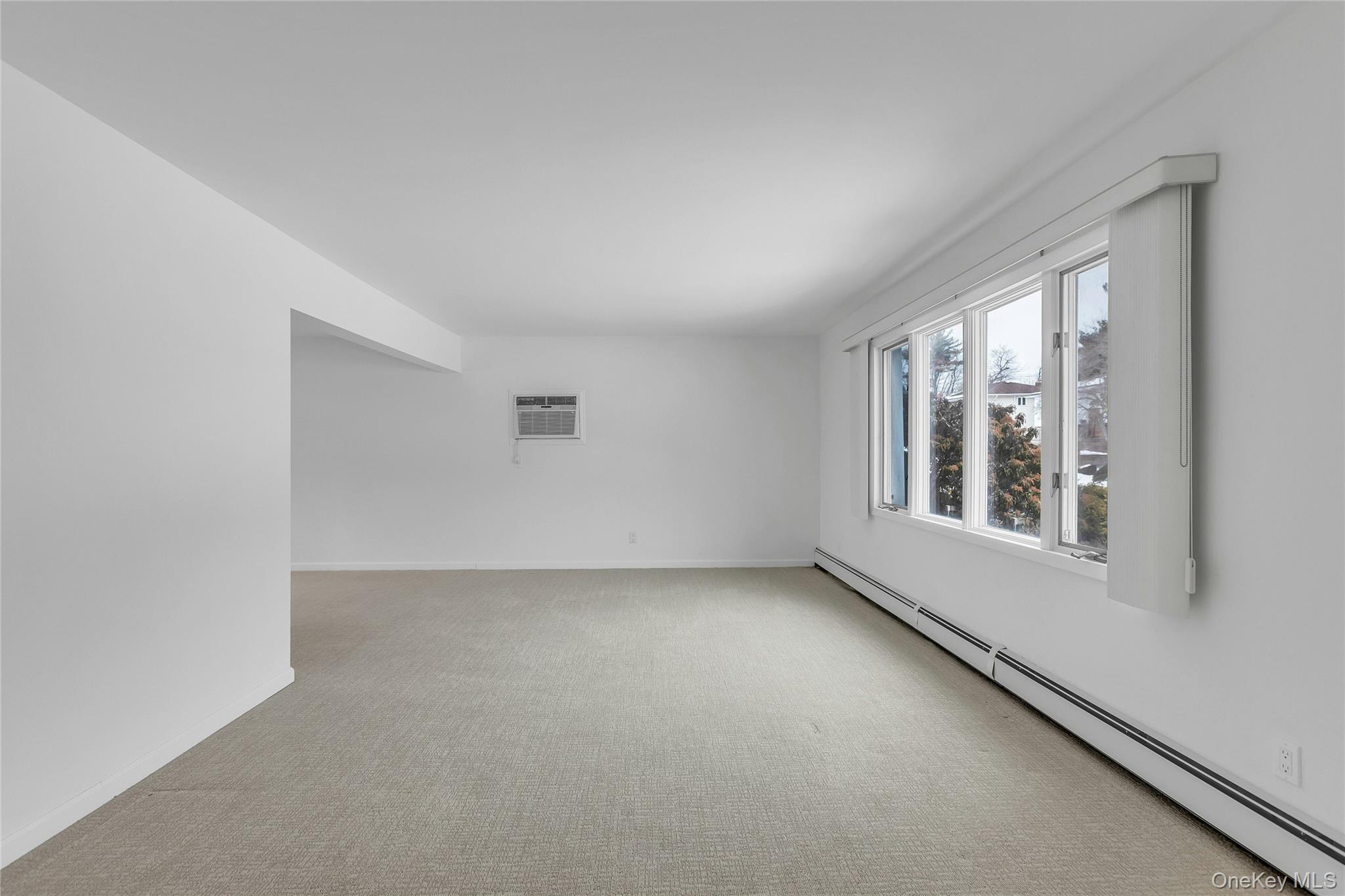 #3 photo, 68 Beaumont Drive, Нассау ‖ Plainview , NY 11803