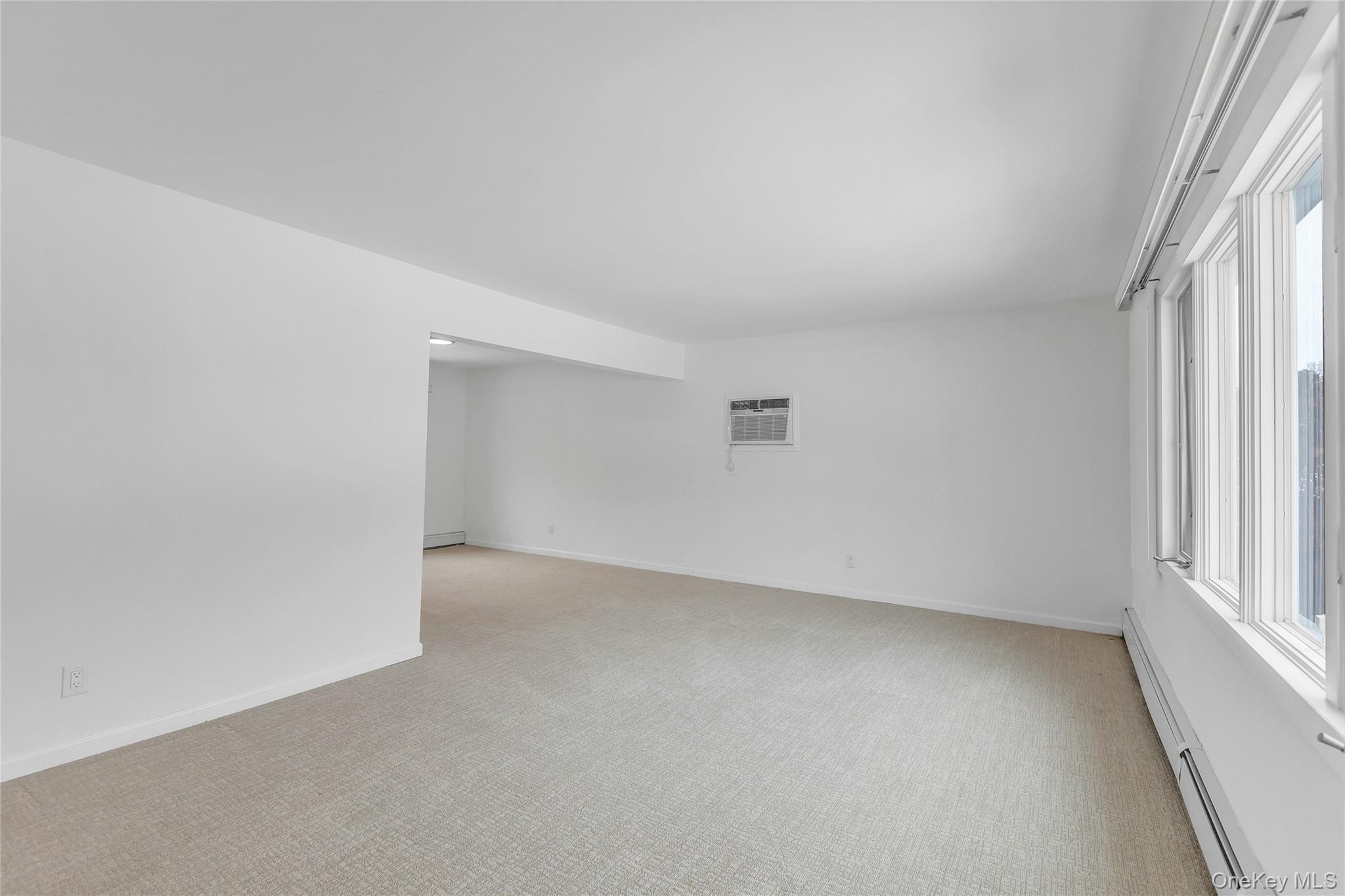 #4 photo, 68 Beaumont Drive, Нассау ‖ Plainview , NY 11803