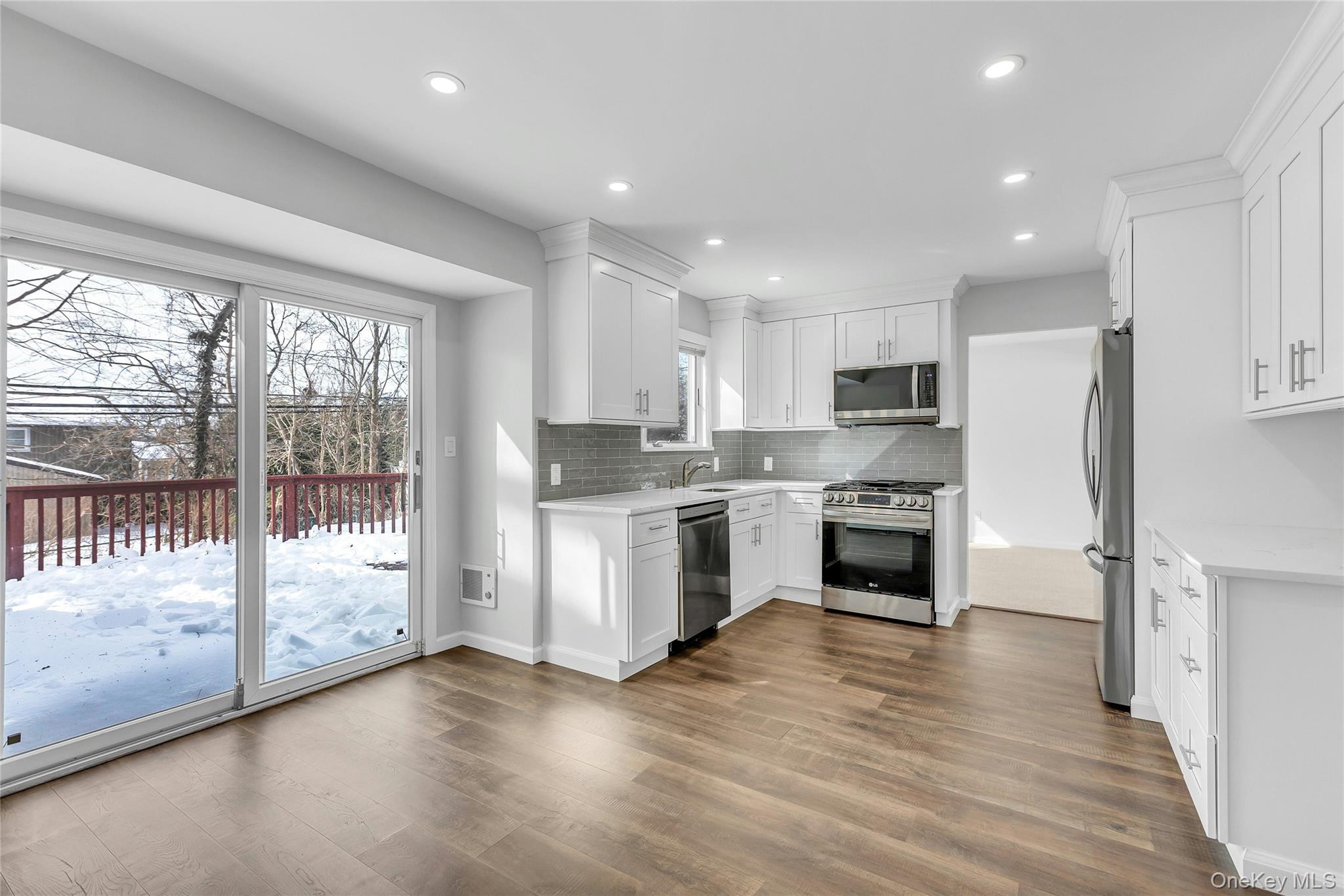 #8 photo, 68 Beaumont Drive, Нассау ‖ Plainview , NY 11803