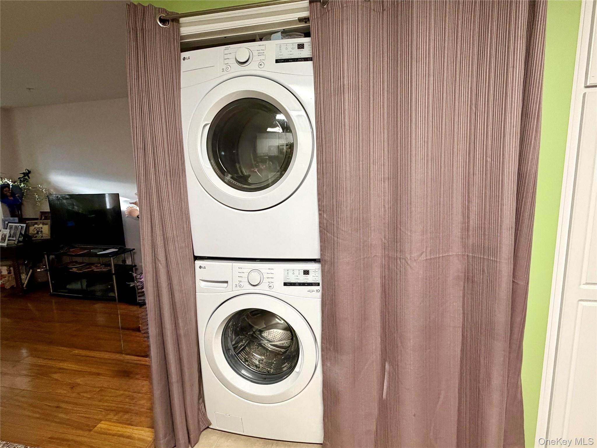 #8 photo, 203 Willow Lane, מחוז נסאו Valley Stream , NY 11580