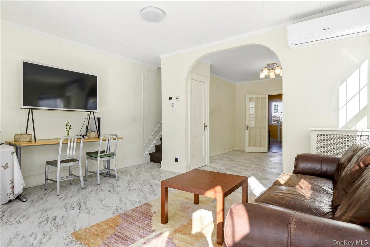 #7 photo, 69-27 Manse Street, Куинс ‖ Forest Hills , NY 11375