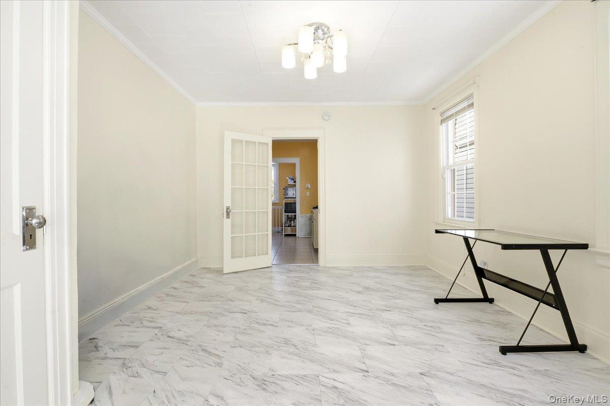 #9 photo, 69-27 Manse Street, Куинс ‖ Forest Hills , NY 11375