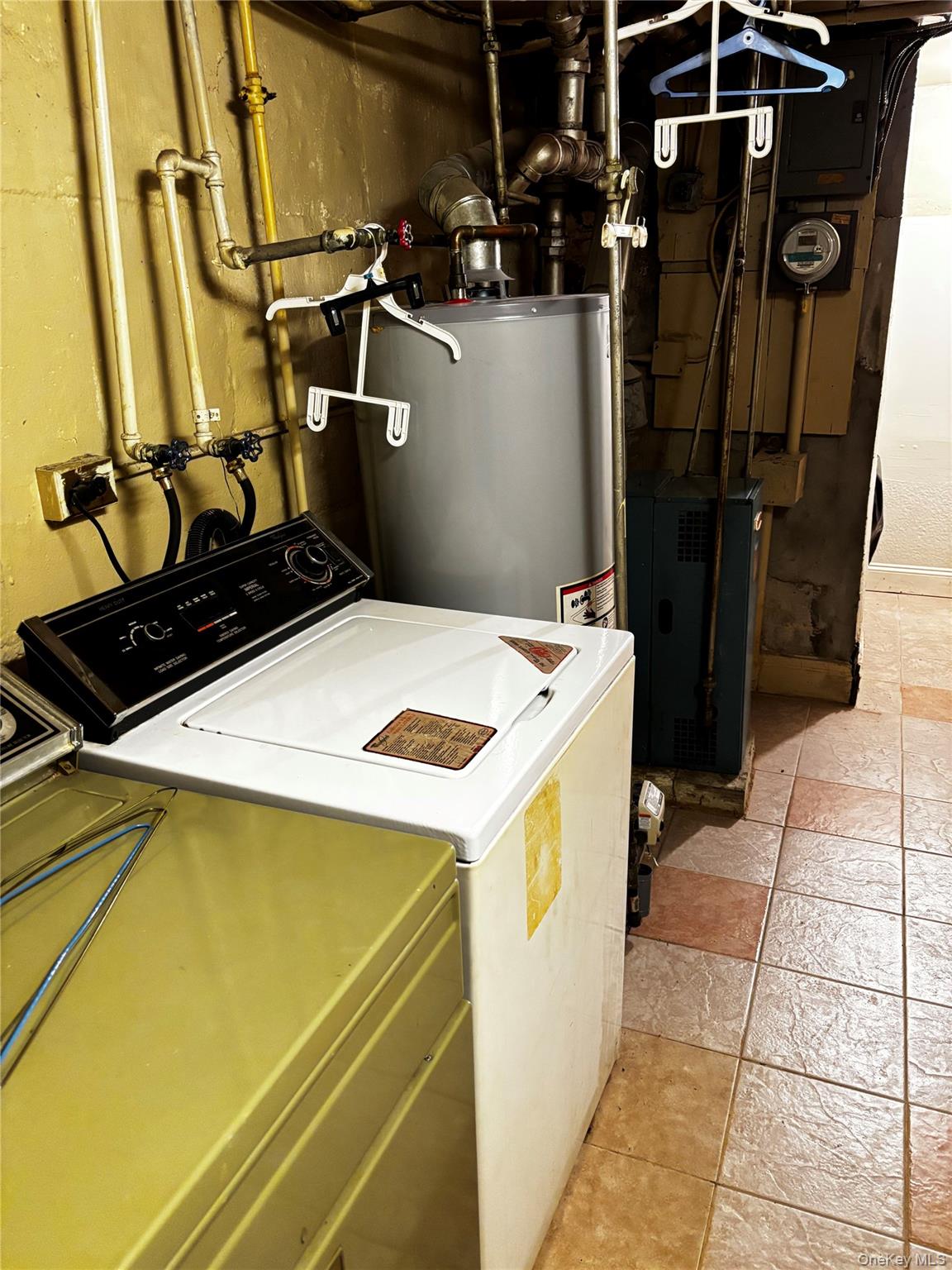 #19 photo, 85-32 68th Avenue, कुईंस Rego Park , NY 11374