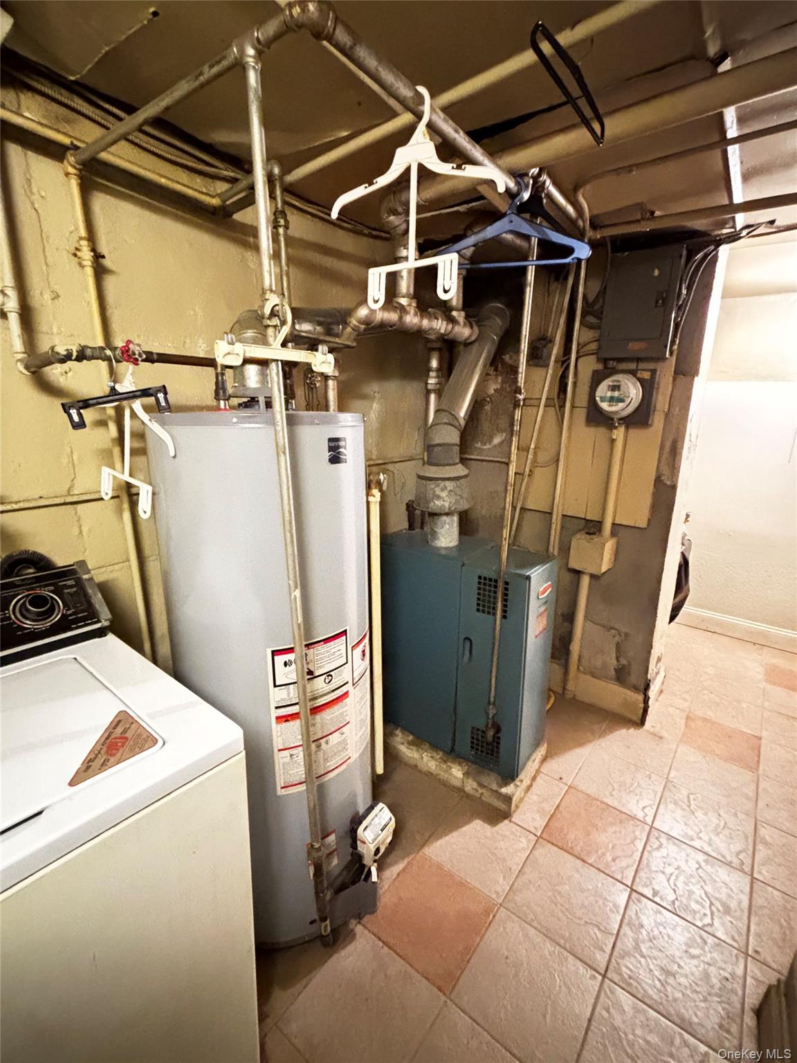 #20 photo, 85-32 68th Avenue, कुईंस Rego Park , NY 11374