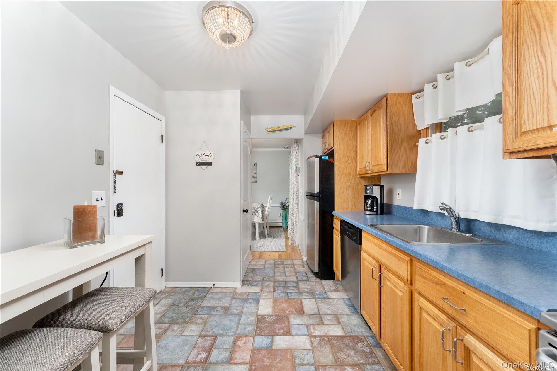 #13 photo, 8 Wakeman Court, מחוז סאפוק Hampton Bays , NY 11946