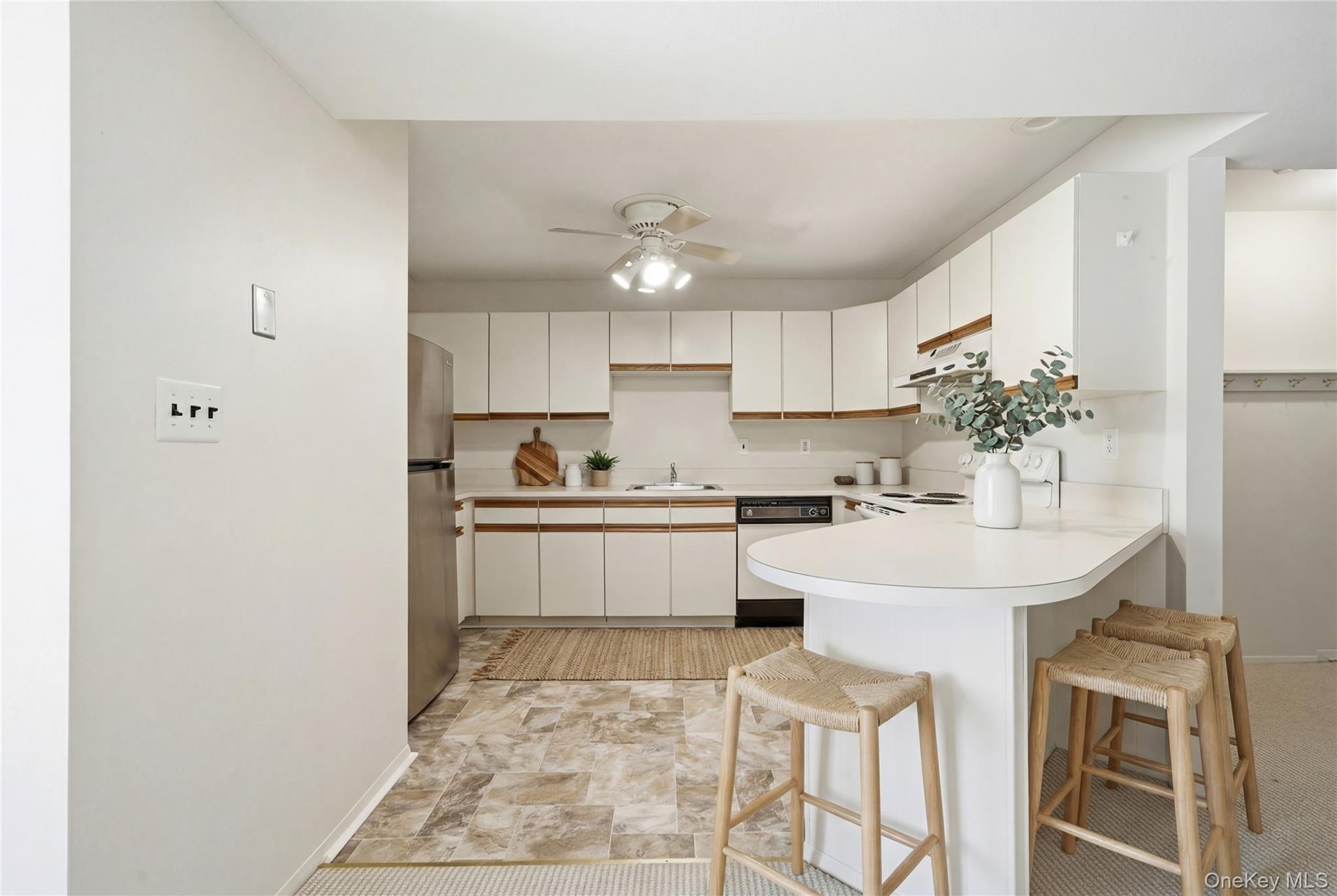 #6 photo, 5 Greenmeadow Drive, Саффолк ‖ Babylon , NY 11702