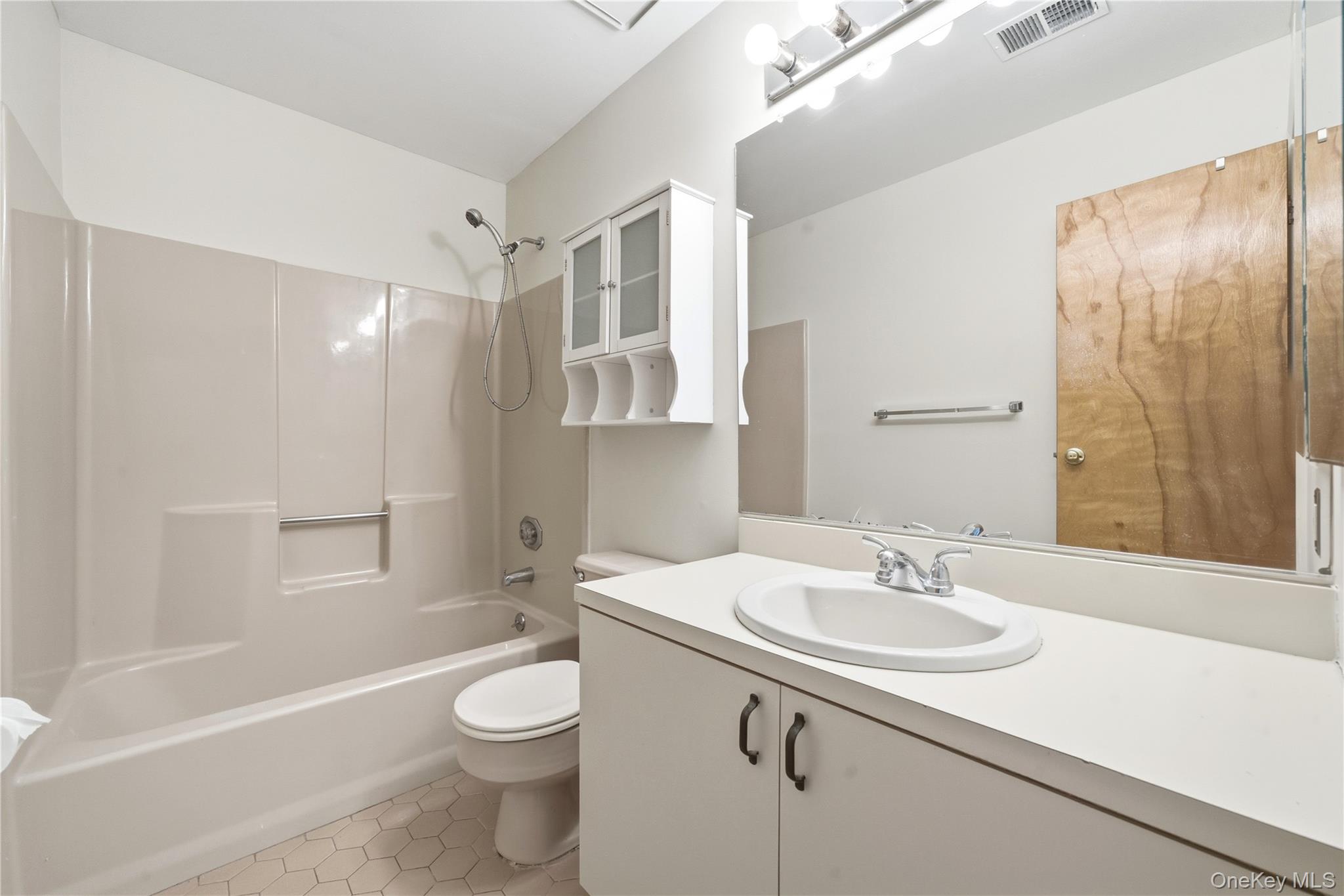 #9 photo, 5 Greenmeadow Drive, Саффолк ‖ Babylon , NY 11702