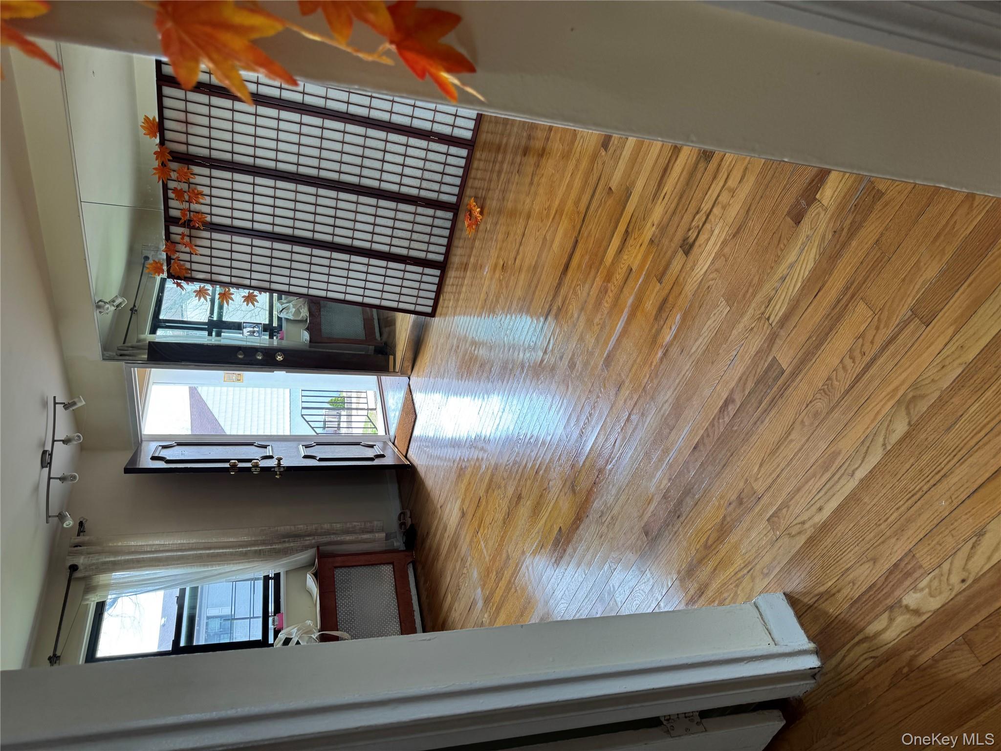 #2 photo, 6860 136th Street, Куинс ‖ Kew Garden Hills , NY 11355