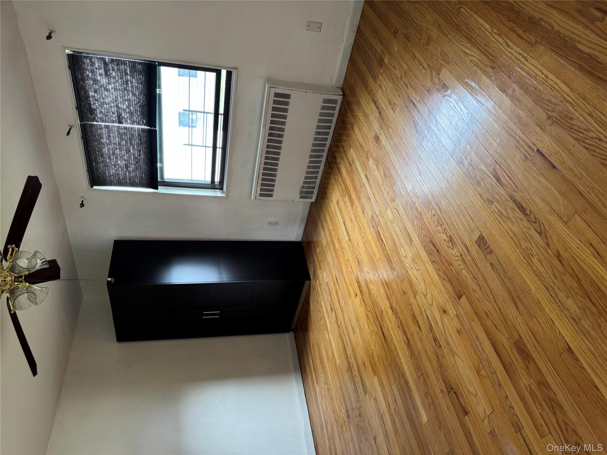 #3 photo, 6860 136th Street, Куинс ‖ Kew Garden Hills , NY 11355