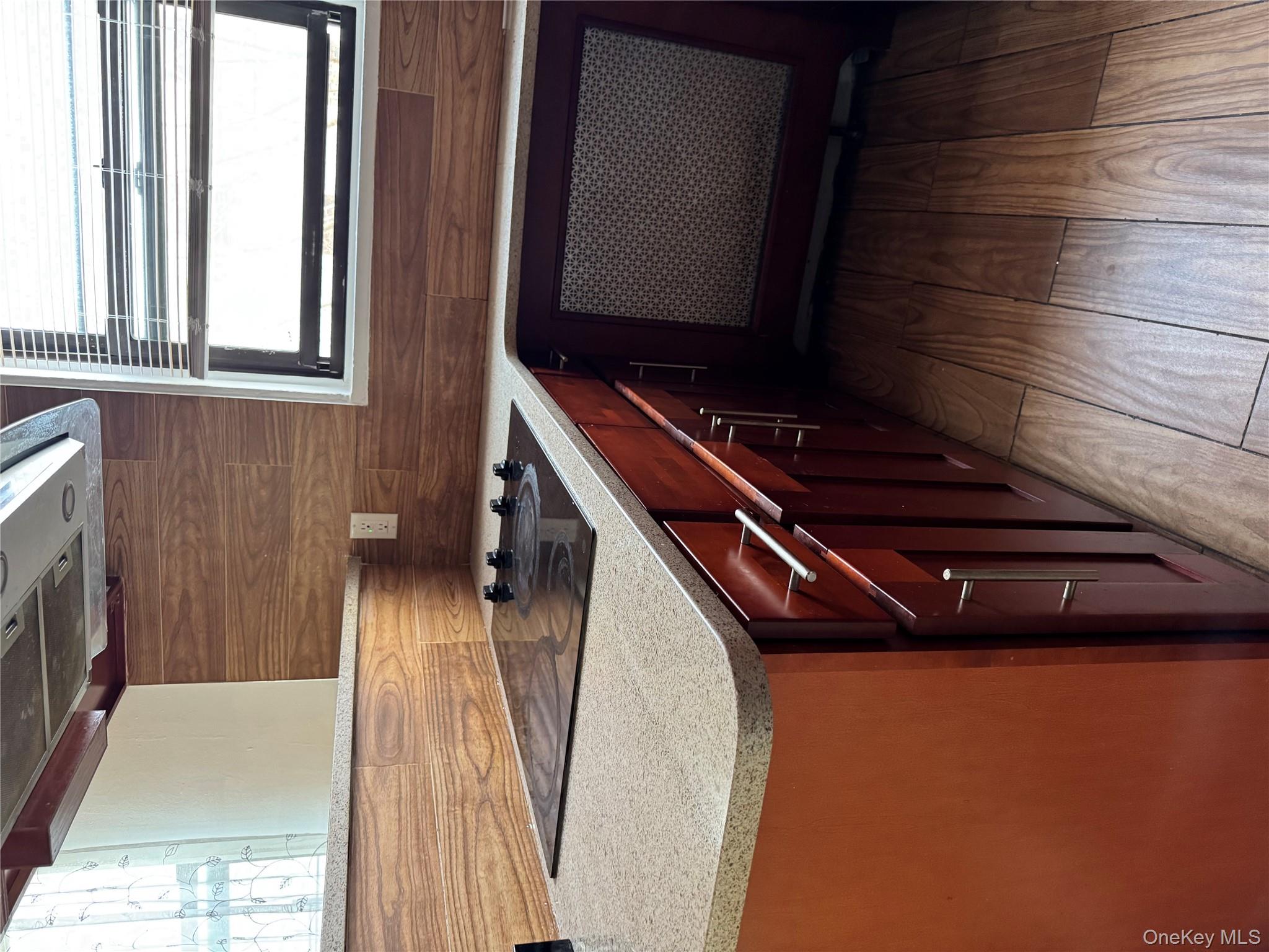 #8 photo, 6860 136th Street, Куинс ‖ Kew Garden Hills , NY 11355