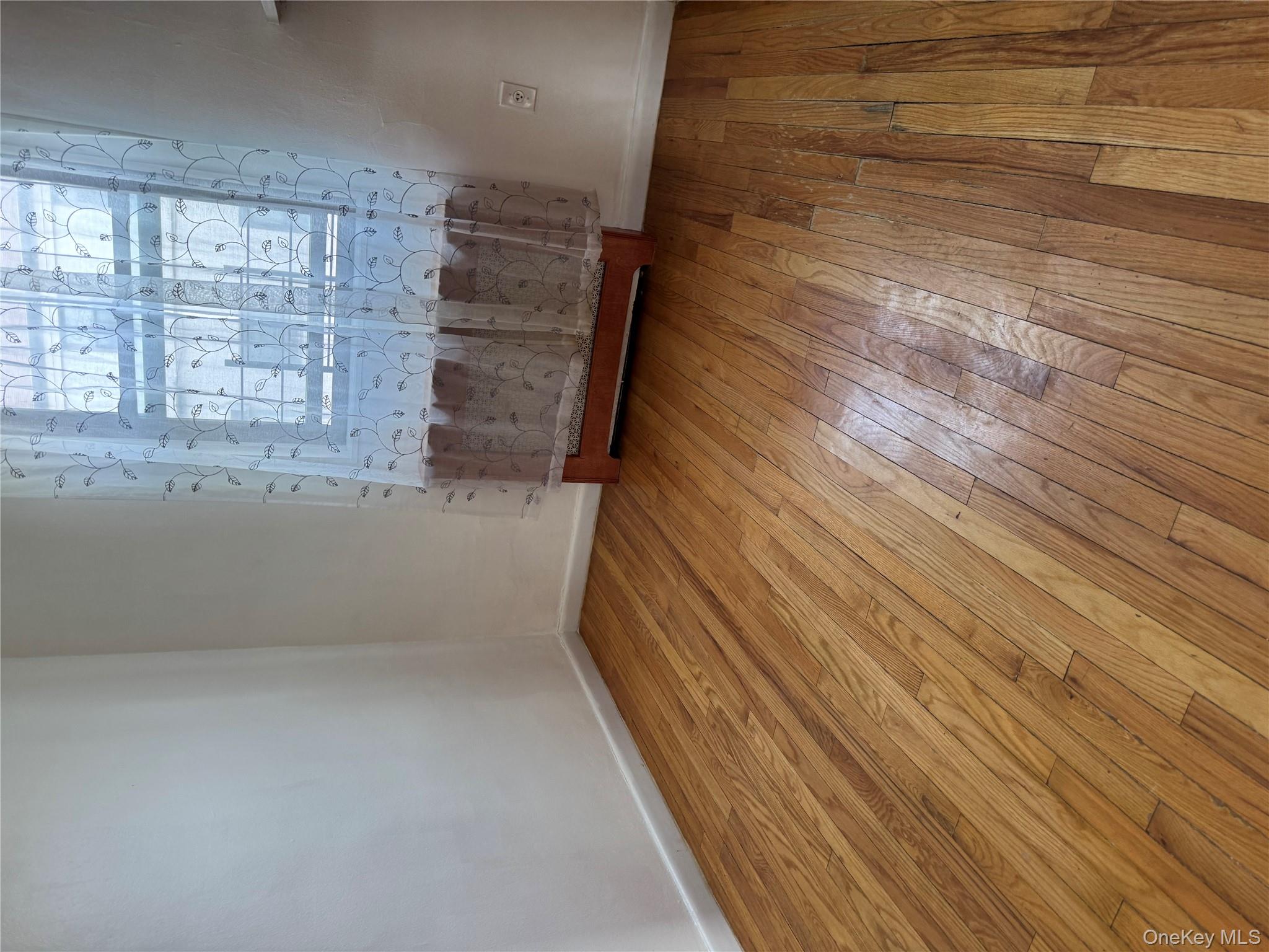 #9 photo, 6860 136th Street, Куинс ‖ Kew Garden Hills , NY 11355