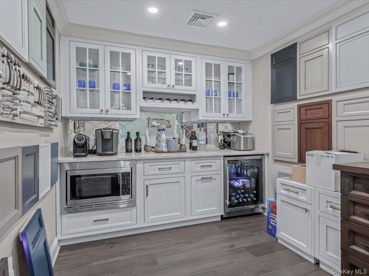 #4 photo, 431 Hempstead Avenue, West Hempstead , NY 11552