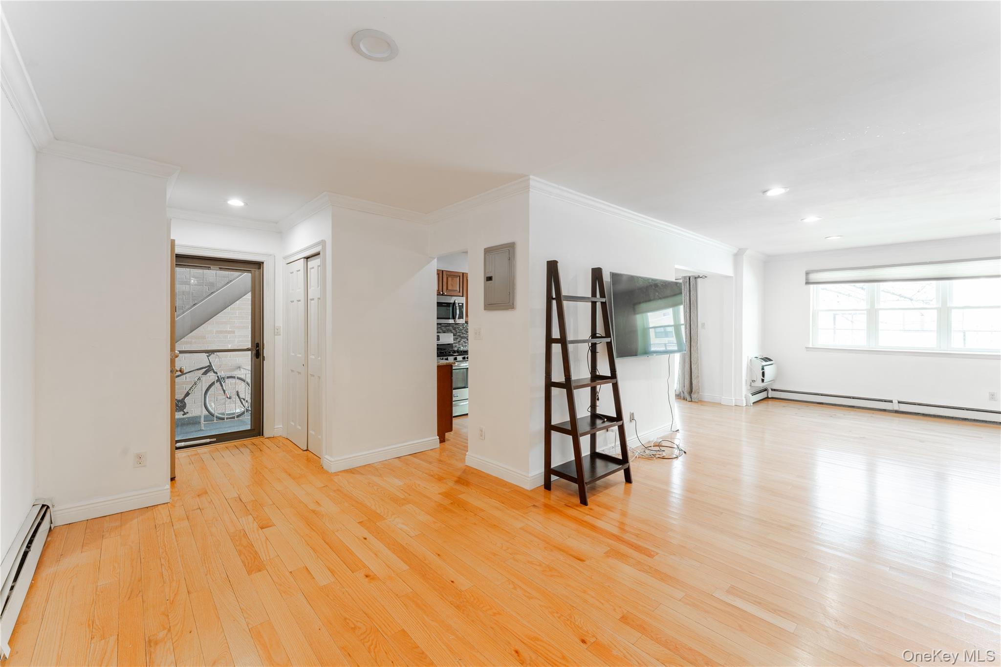 #4 photo, 14 Florence, Freeport , NY 11520