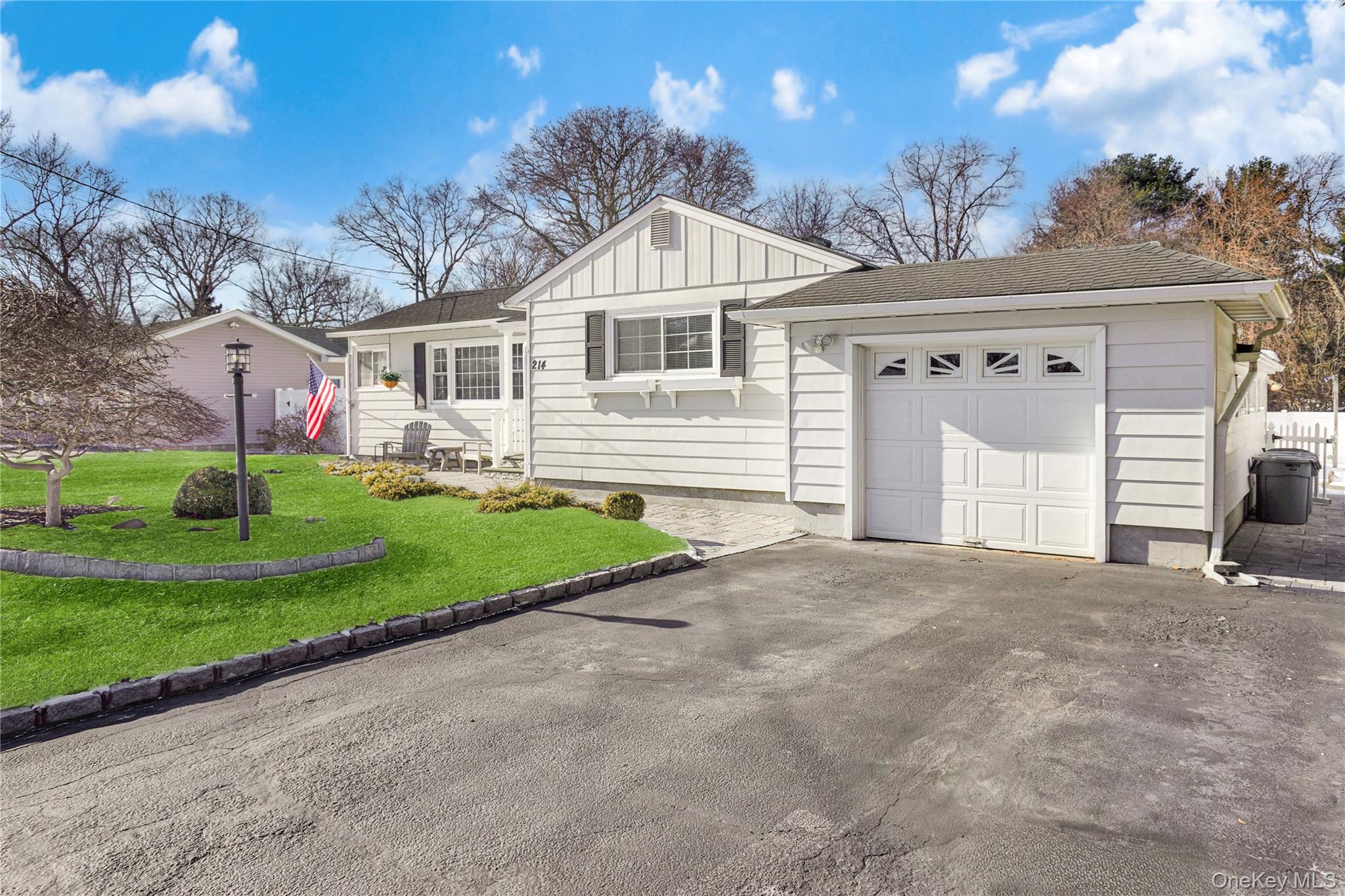 #1 photo, 214 Avenue A, Саффолк ‖ Ronkonkoma , NY 11779