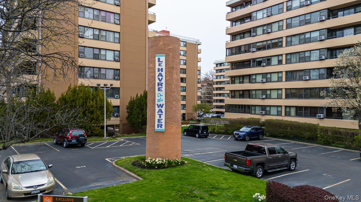 #20 photo, 7-15 162nd Street, קווינס Beechhurst , NY 11357