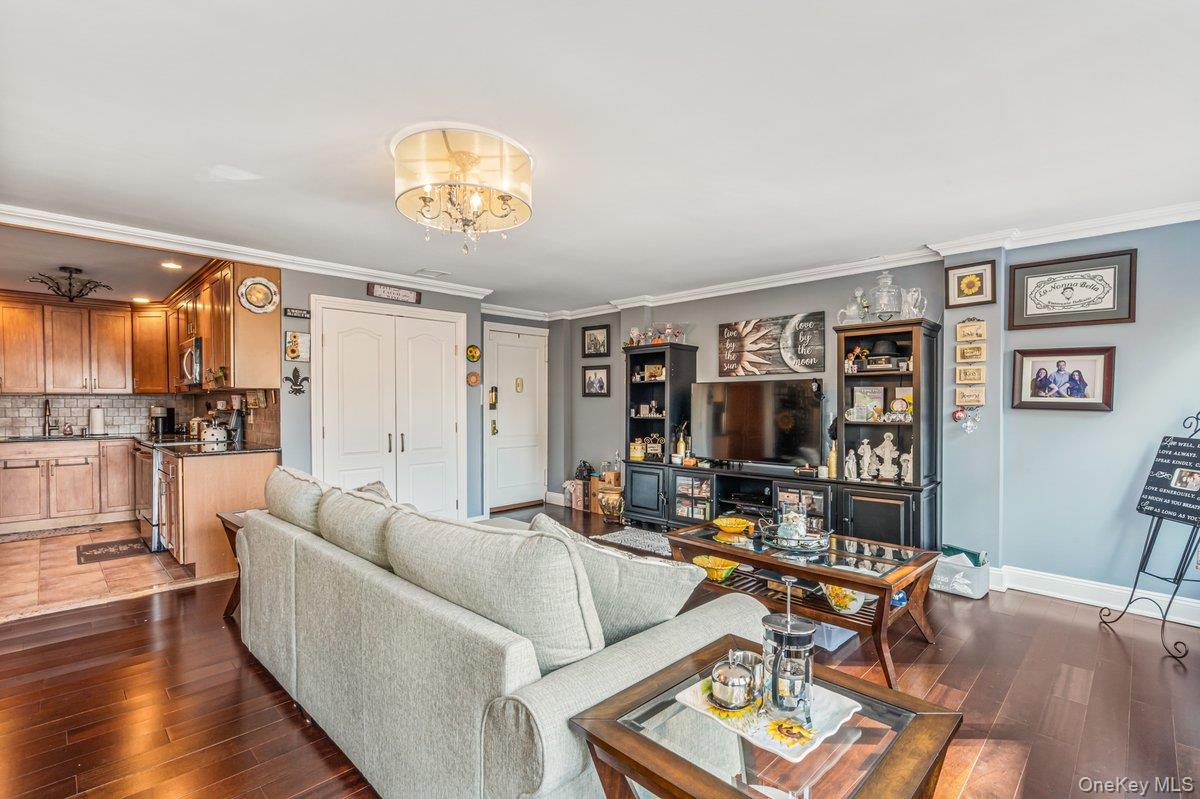 #5 photo, 7-15 162nd Street, קווינס Beechhurst , NY 11357