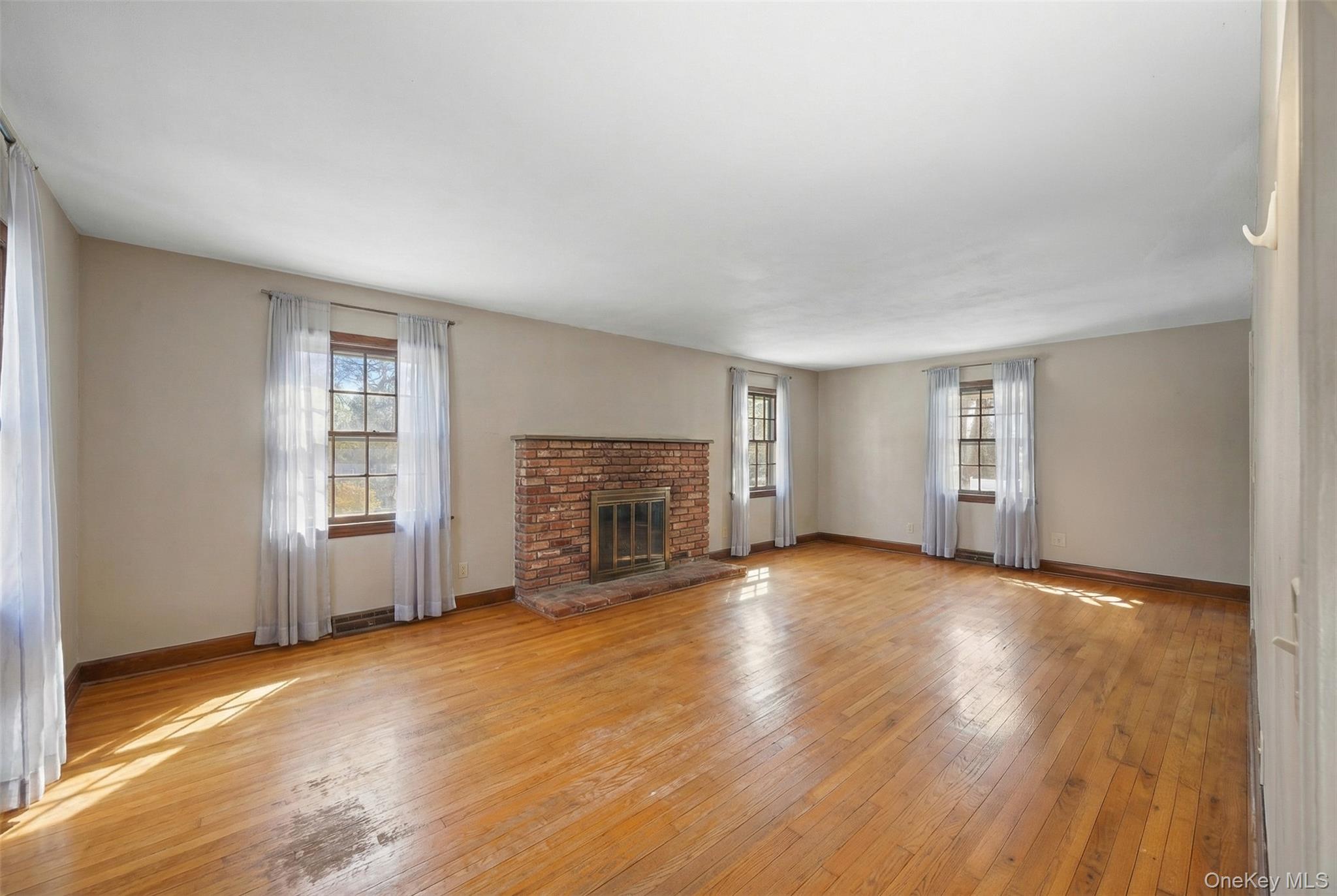 #6 photo, 66 Darling Avenue, Саффолк ‖ Smithtown , NY 11787