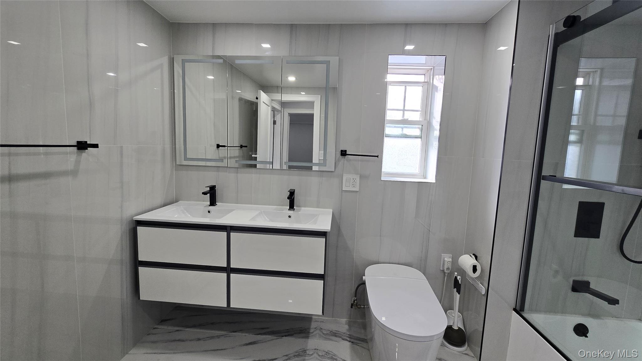 #18 photo, 80-06 209th Street, Hollis Hills , NY 11427