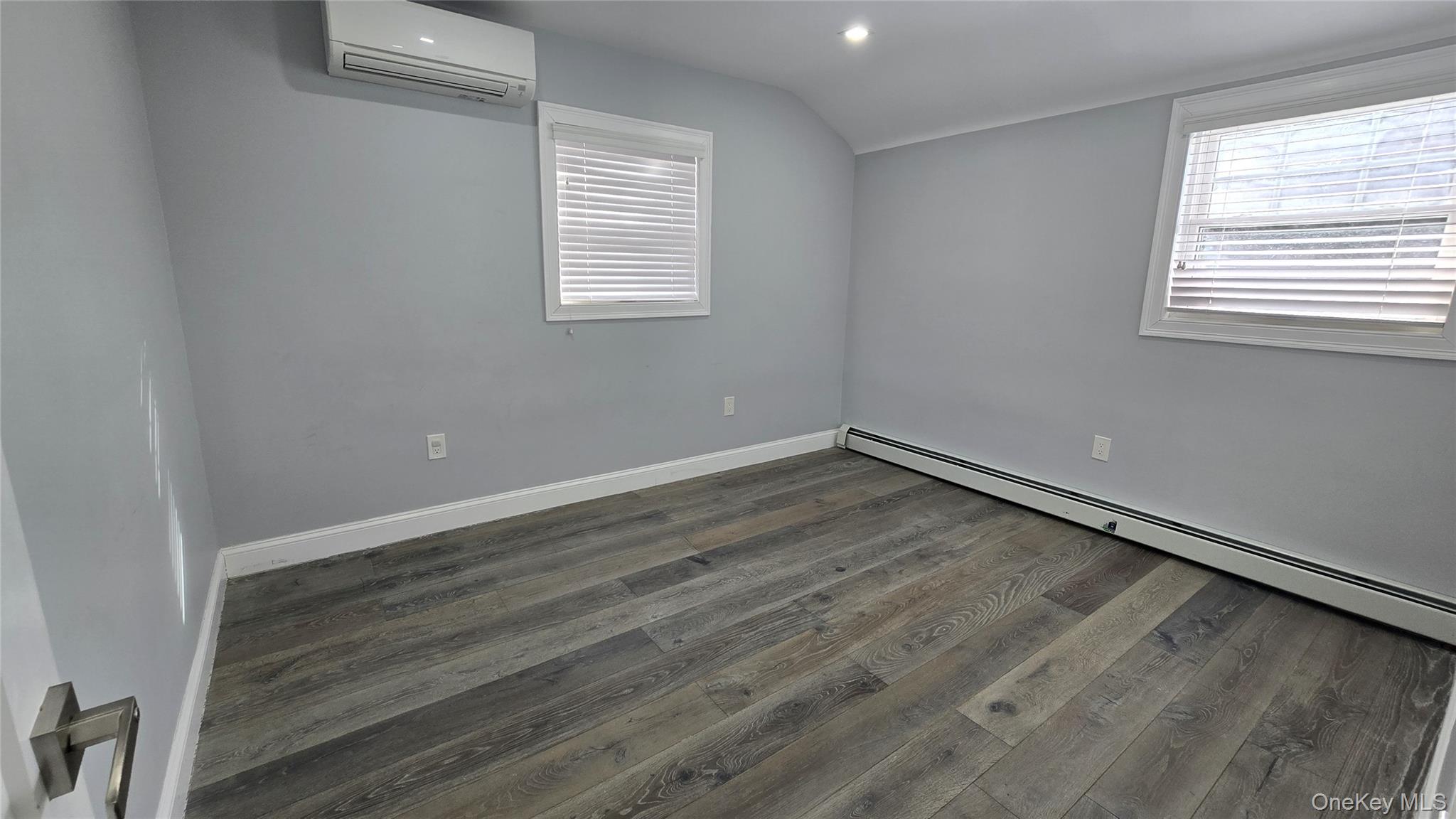 #19 photo, 80-06 209th Street, Hollis Hills , NY 11427