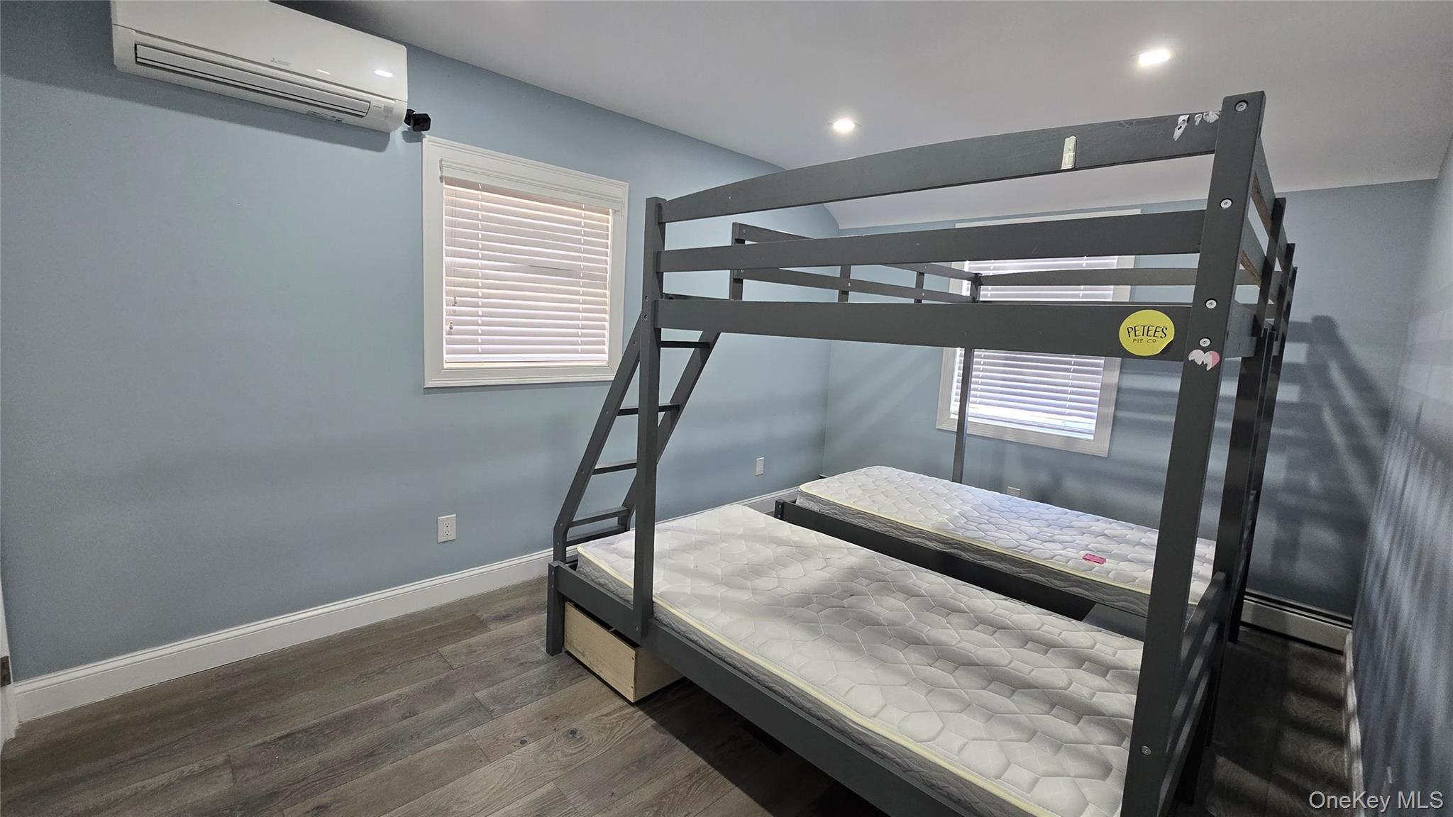 #20 photo, 80-06 209th Street, Hollis Hills , NY 11427