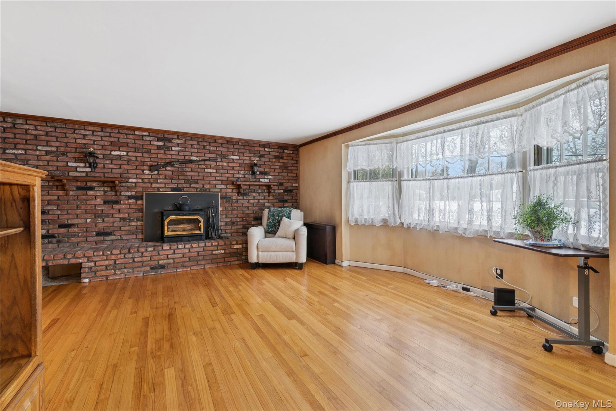 #3 photo, 6 Oak Street, Саффолк ‖ Saint James , NY 11780