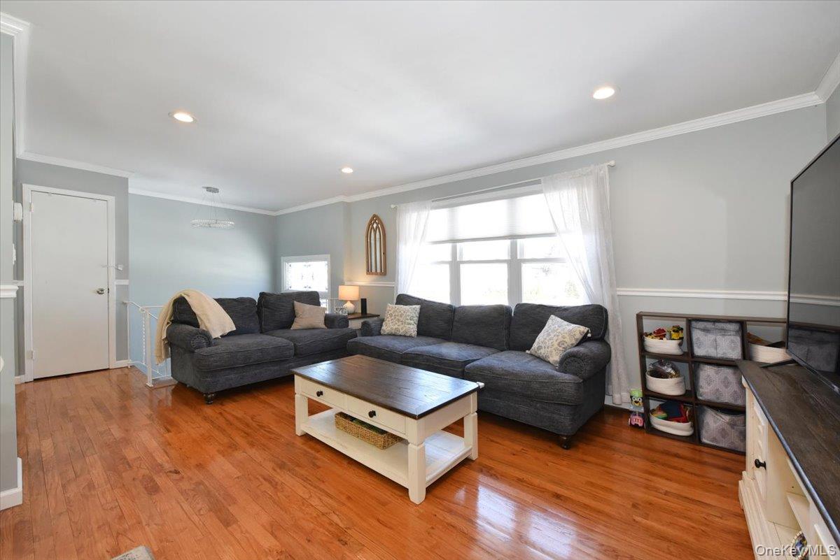 #4 photo, 151 Norwood Avenue, Нассау ‖ Malverne , NY 11565