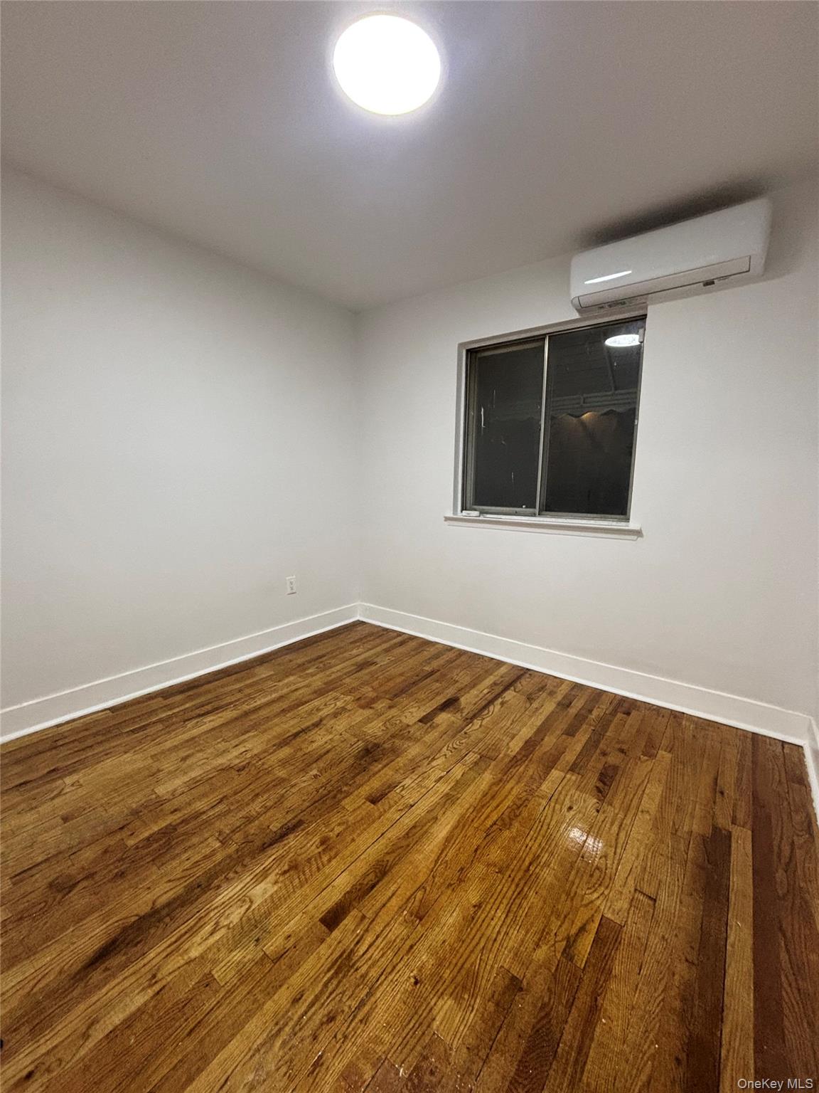 #6 photo, 730 E 217th Street, Bronx , NY 10467