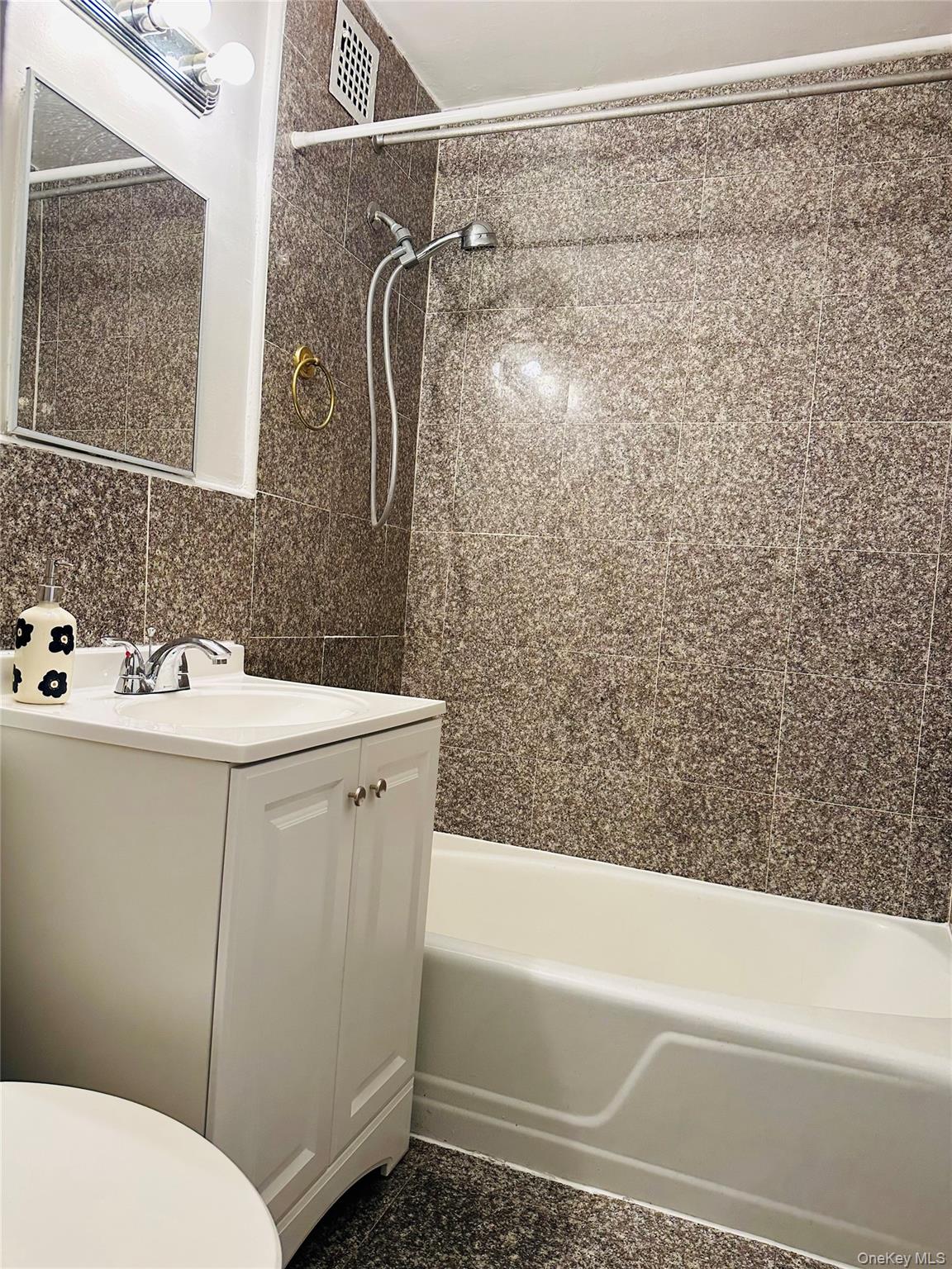 #5 photo, 42-55 Colden Street, 法拉盛 Flushing , NY 11355