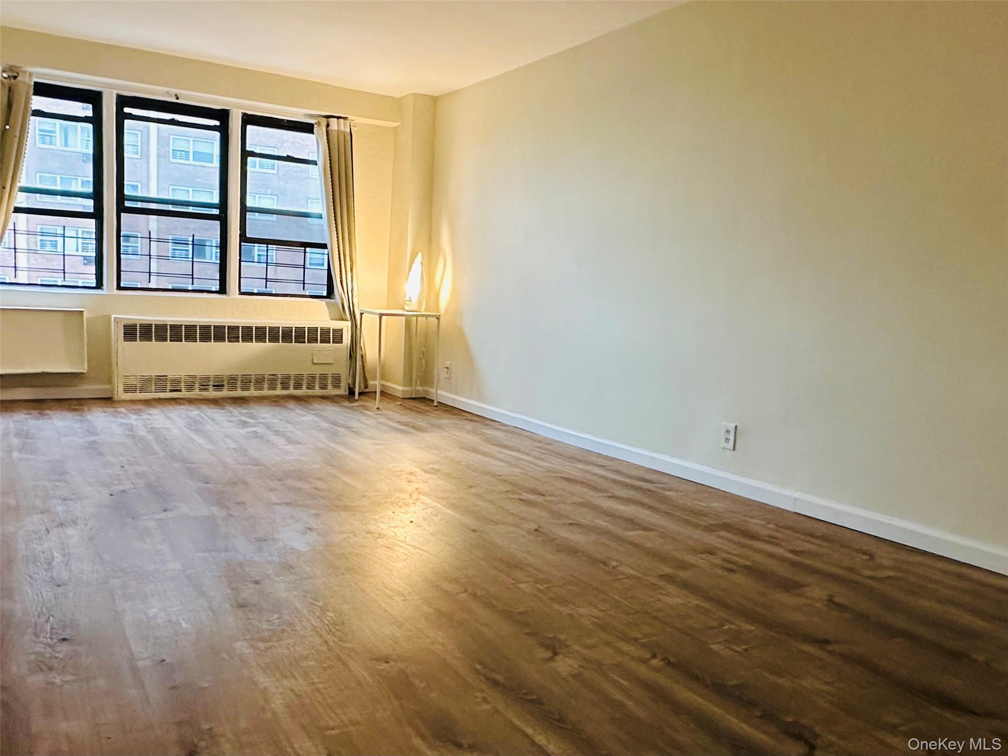 #8 photo, 42-55 Colden Street, 法拉盛 Flushing , NY 11355