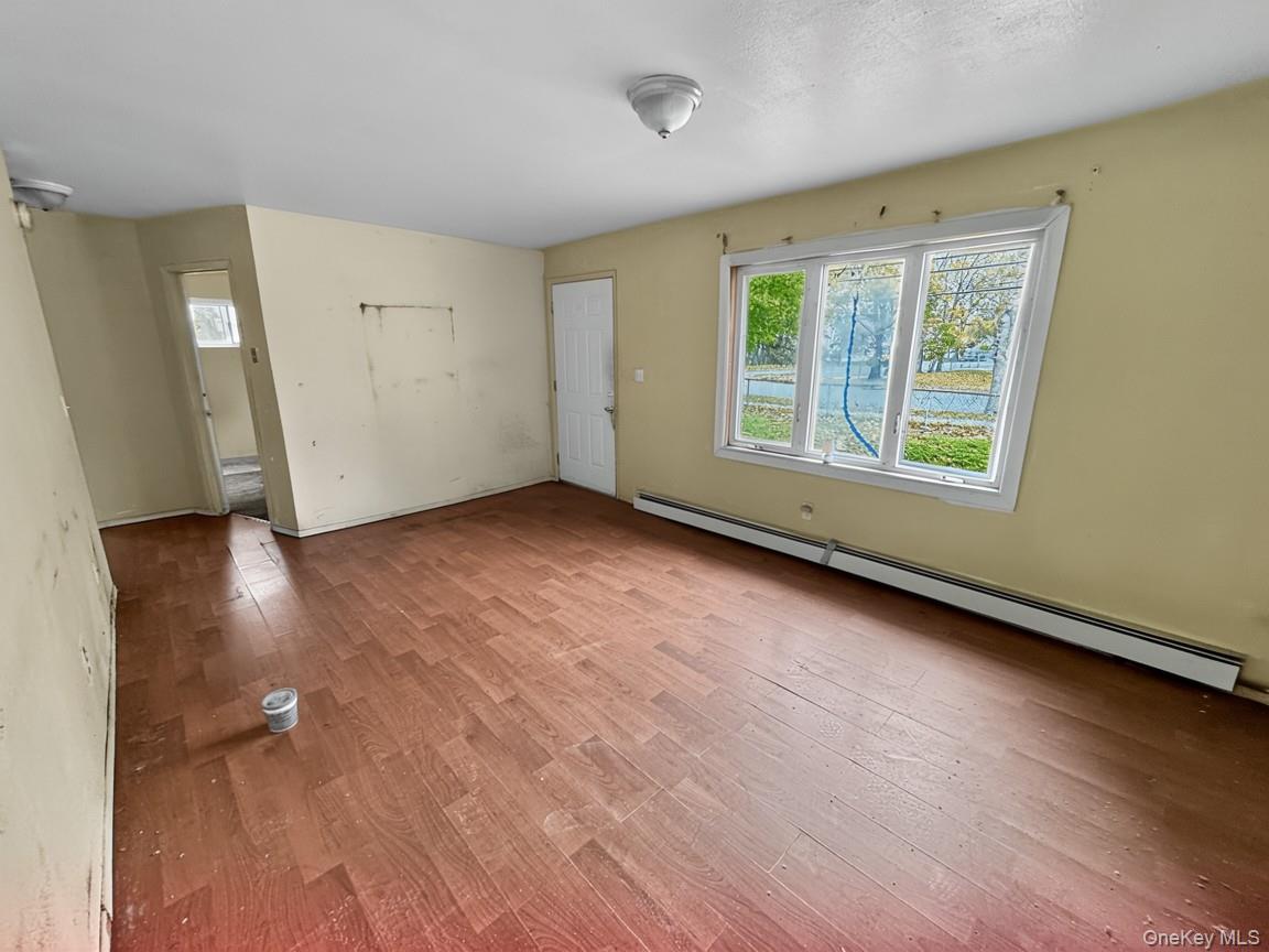 #1 photo, 108 Suffolk Avenue, מחוז סאפוק Brentwood , NY 11717