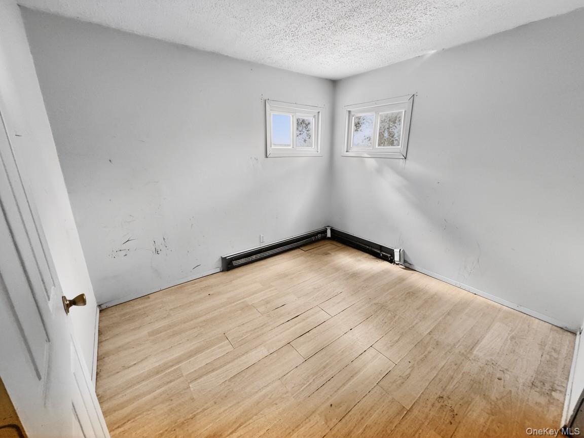 #12 photo, 108 Suffolk Avenue, מחוז סאפוק Brentwood , NY 11717