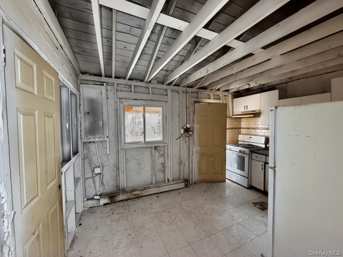 #4 photo, 108 Suffolk Avenue, מחוז סאפוק Brentwood , NY 11717