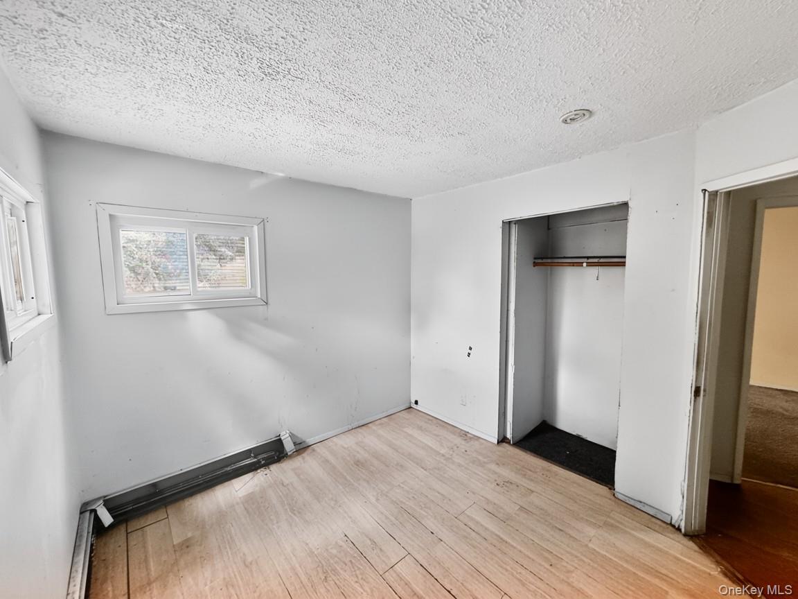 #5 photo, 108 Suffolk Avenue, מחוז סאפוק Brentwood , NY 11717