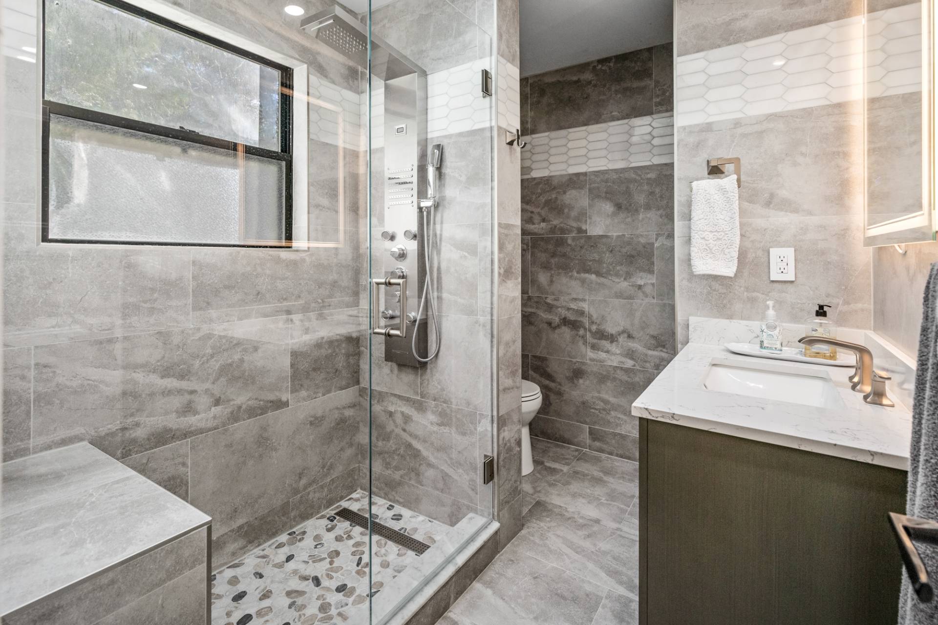 #17 photo, 29 BLUE JAY WAY, East Hampton , NY 11937