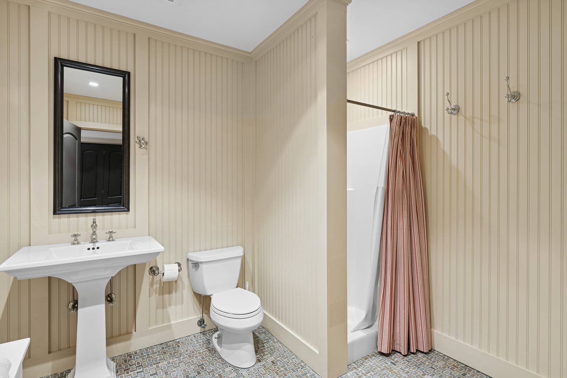 #33 photo, 7 Kellis Way, सफ़ोक काउंटी Bridgehampton , NY 11932