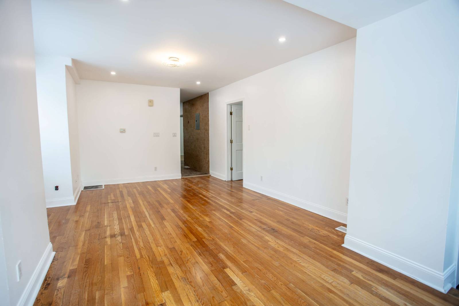 #3 photo, 222 Lowell Ave, First Floor Apt., Floral Park , NY 11001