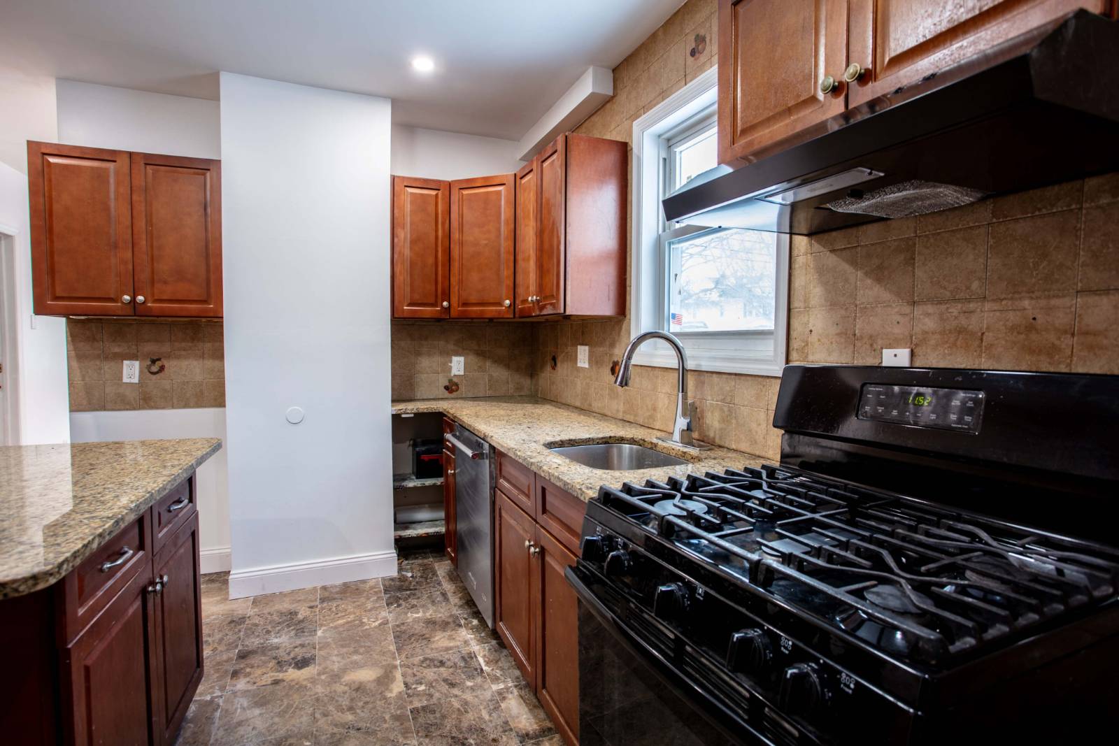 #6 photo, 222 Lowell Ave, First Floor Apt., Floral Park , NY 11001