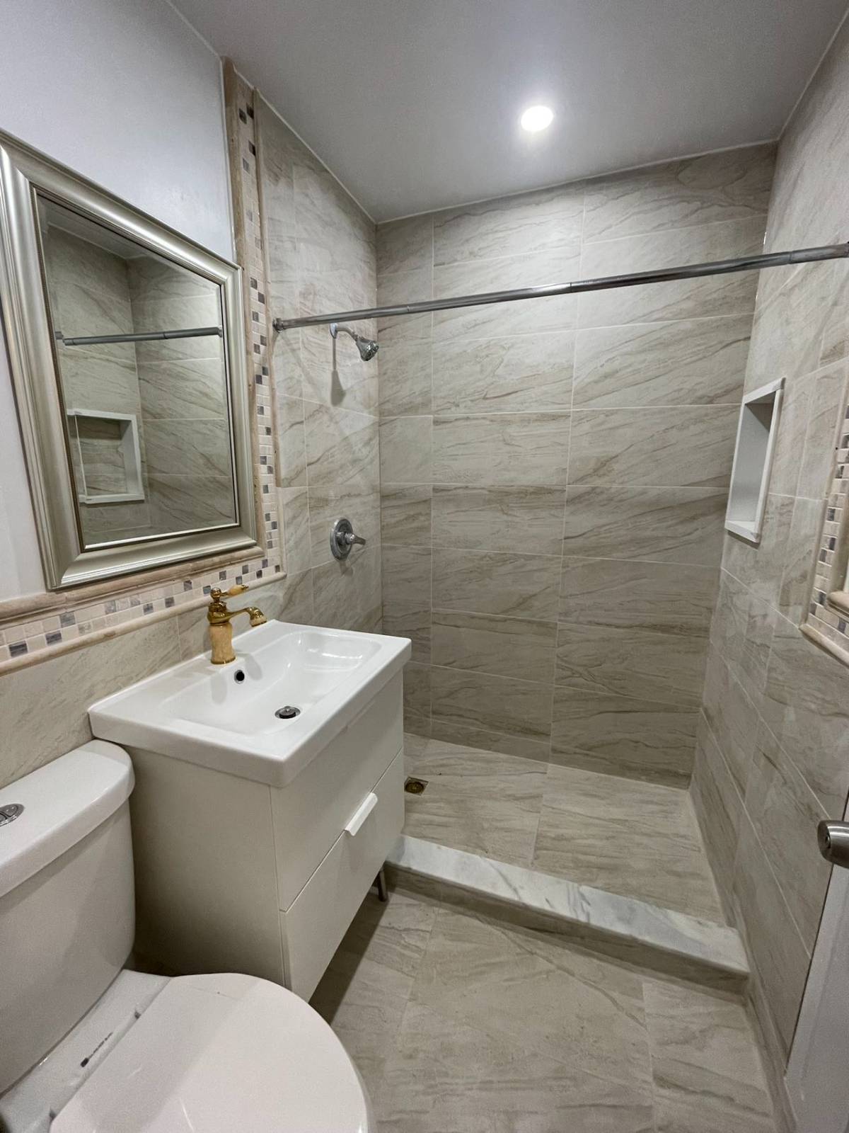 #11 photo, 108-52 63rd Drive, #2, קווינס Forest Hills , NY 11375