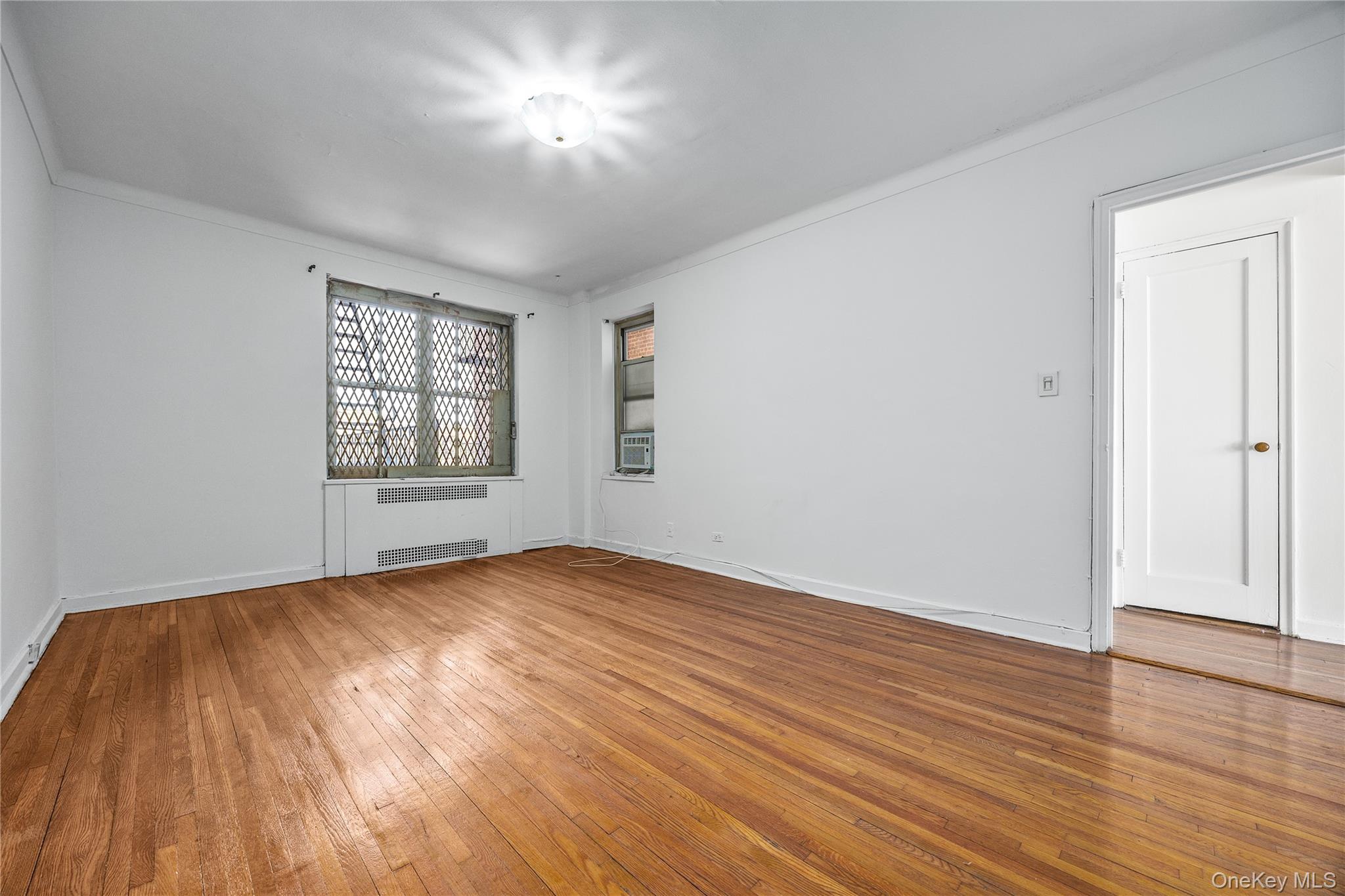 #17 photo, 34-41 85th Street, Куинс ‖ Jackson Heights , NY 11372