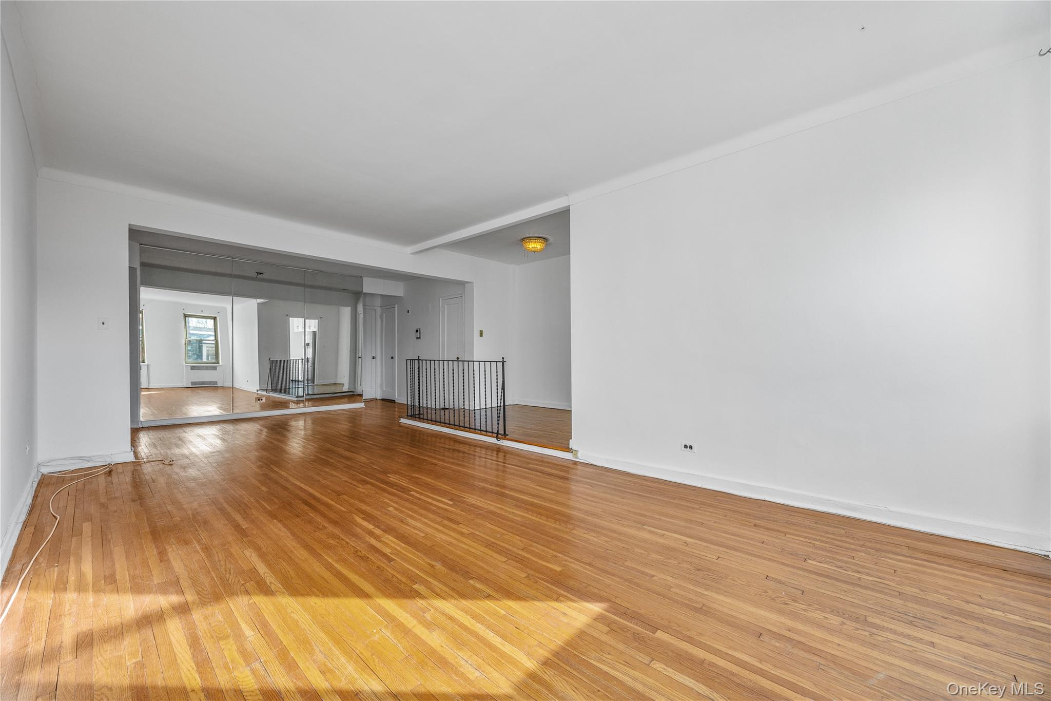 #6 photo, 34-41 85th Street, Куинс ‖ Jackson Heights , NY 11372