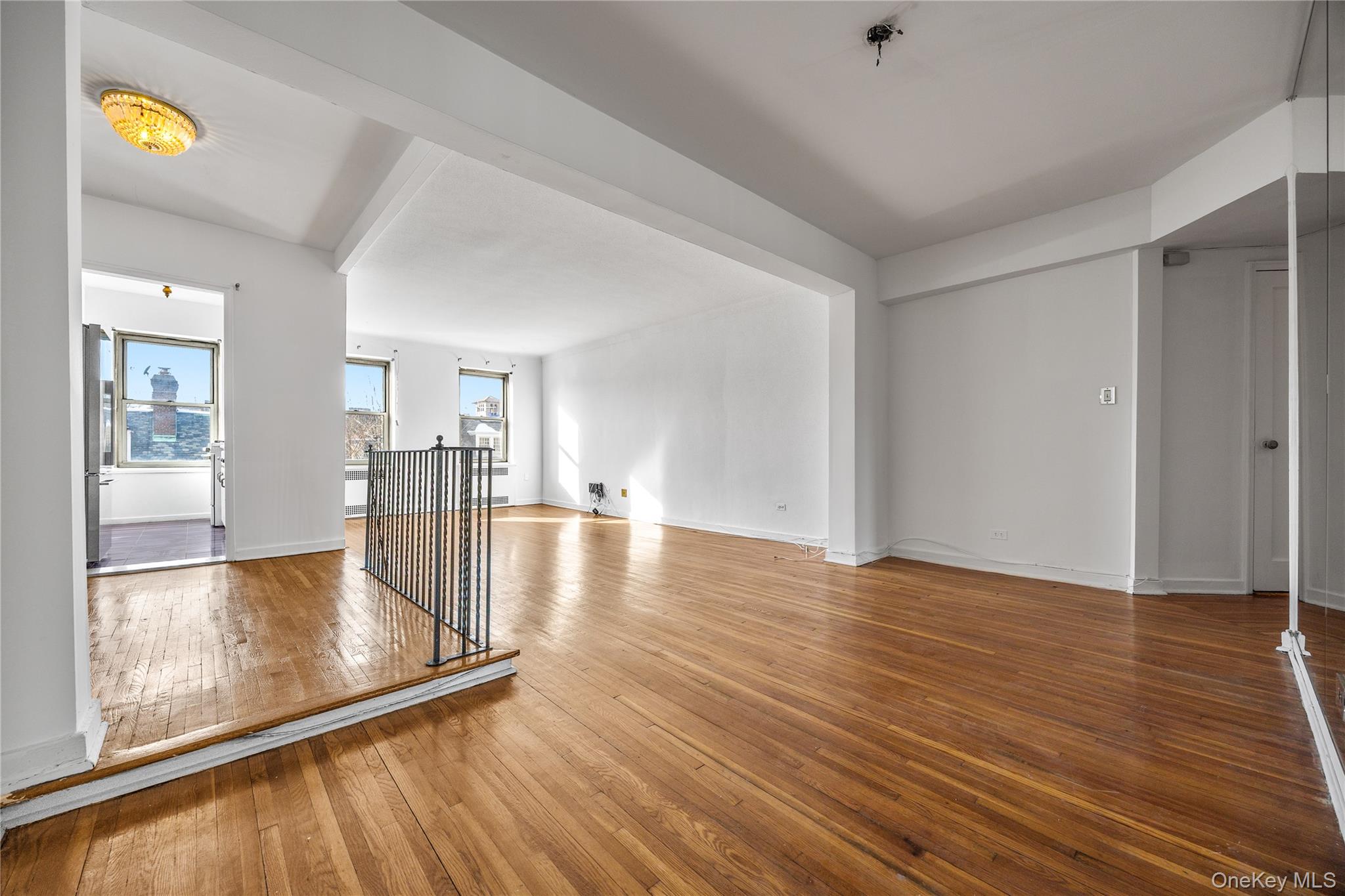 #7 photo, 34-41 85th Street, Куинс ‖ Jackson Heights , NY 11372