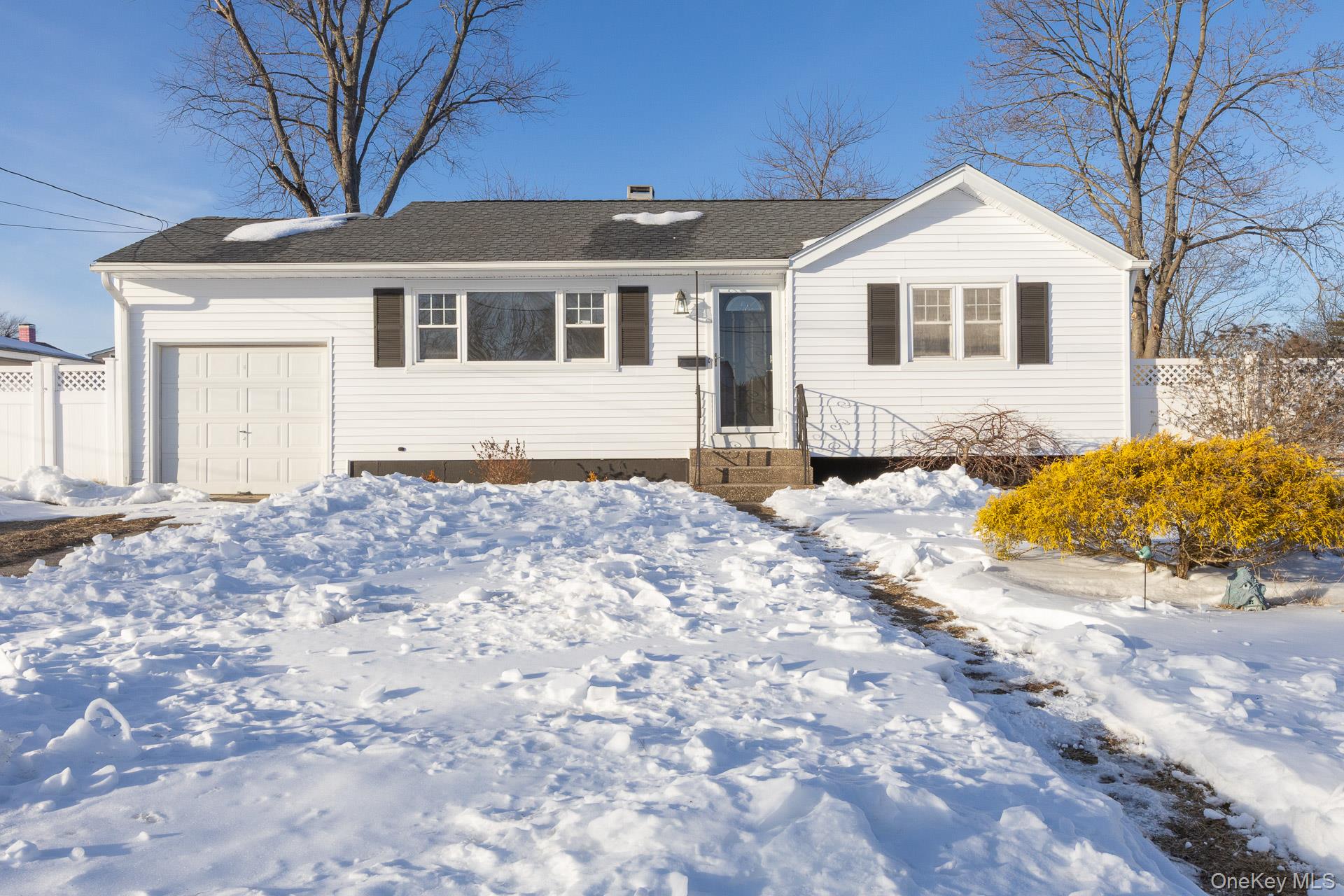 #1 photo, 3 Exeter Road, 东长岛 East Patchogue , NY 11772