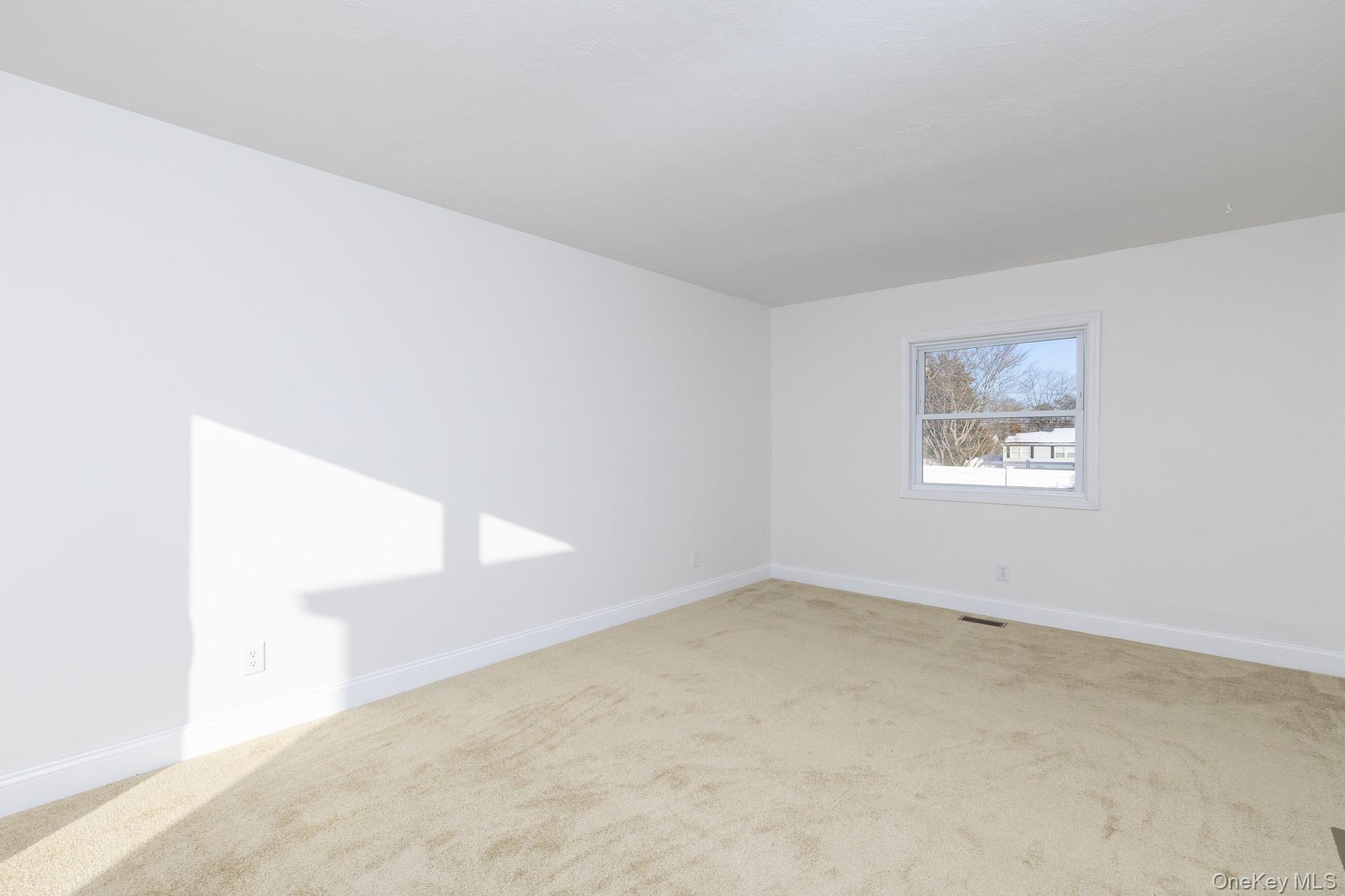 #10 photo, 3 Exeter Road, 东长岛 East Patchogue , NY 11772