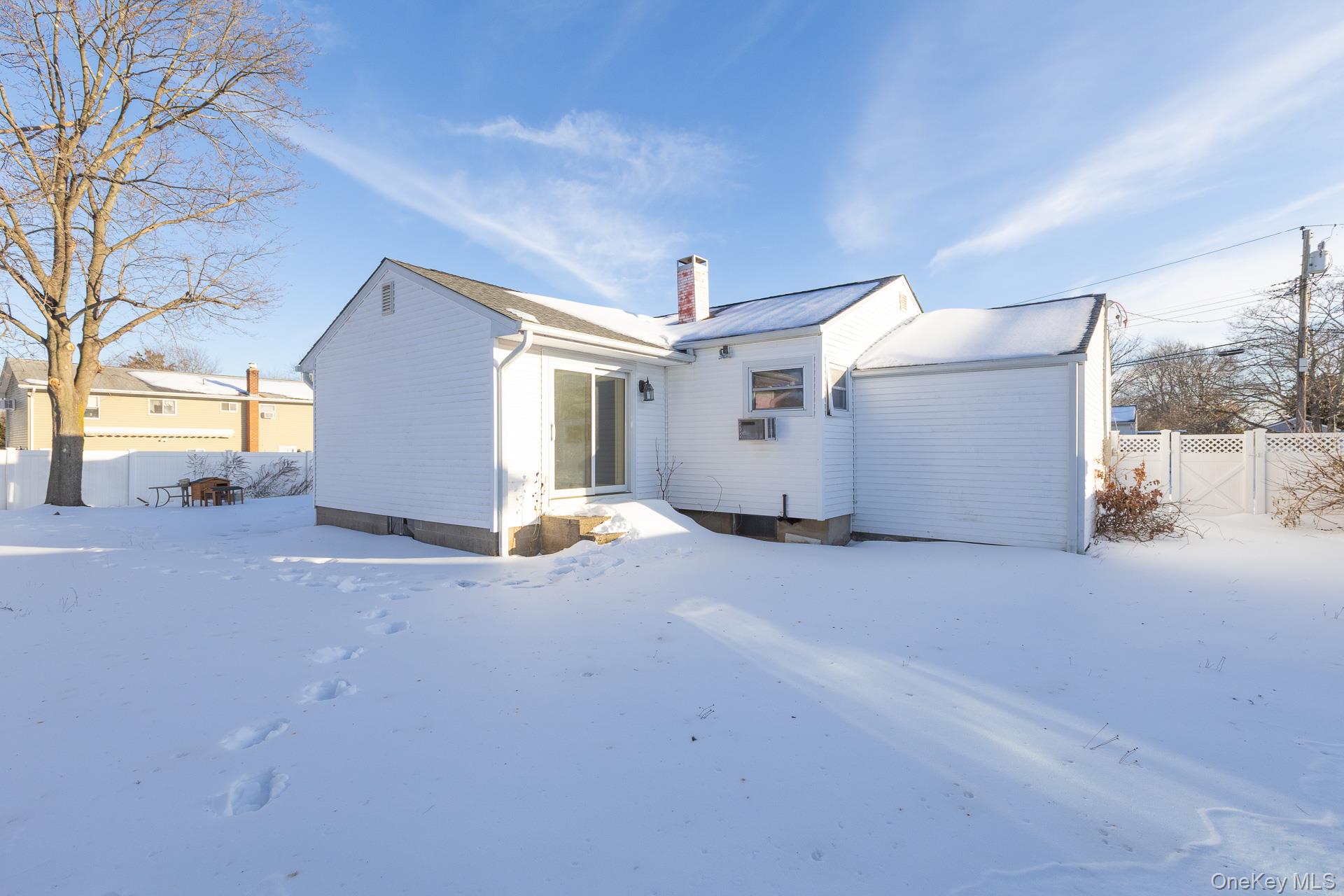 #16 photo, 3 Exeter Road, 东长岛 East Patchogue , NY 11772