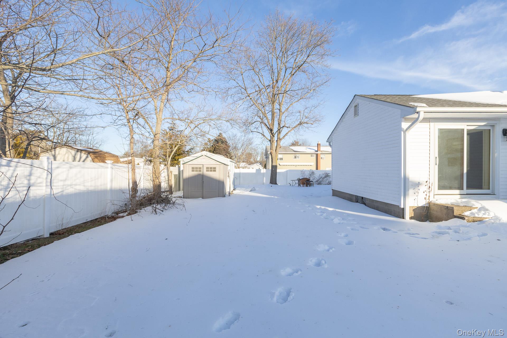 #17 photo, 3 Exeter Road, 东长岛 East Patchogue , NY 11772