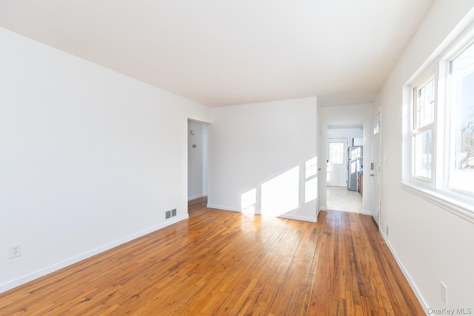 #6 photo, 3 Exeter Road, 东长岛 East Patchogue , NY 11772