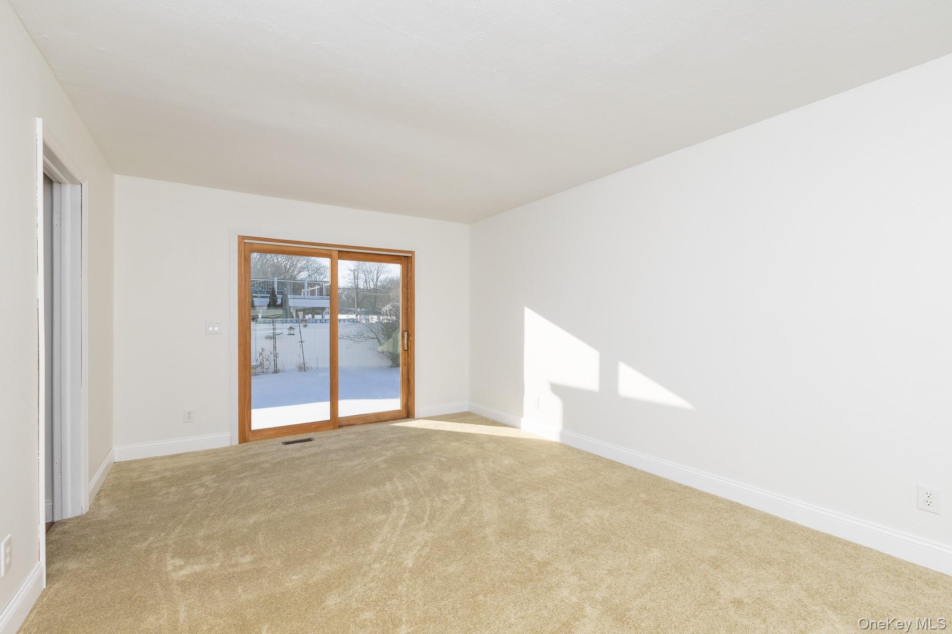 #9 photo, 3 Exeter Road, 东长岛 East Patchogue , NY 11772